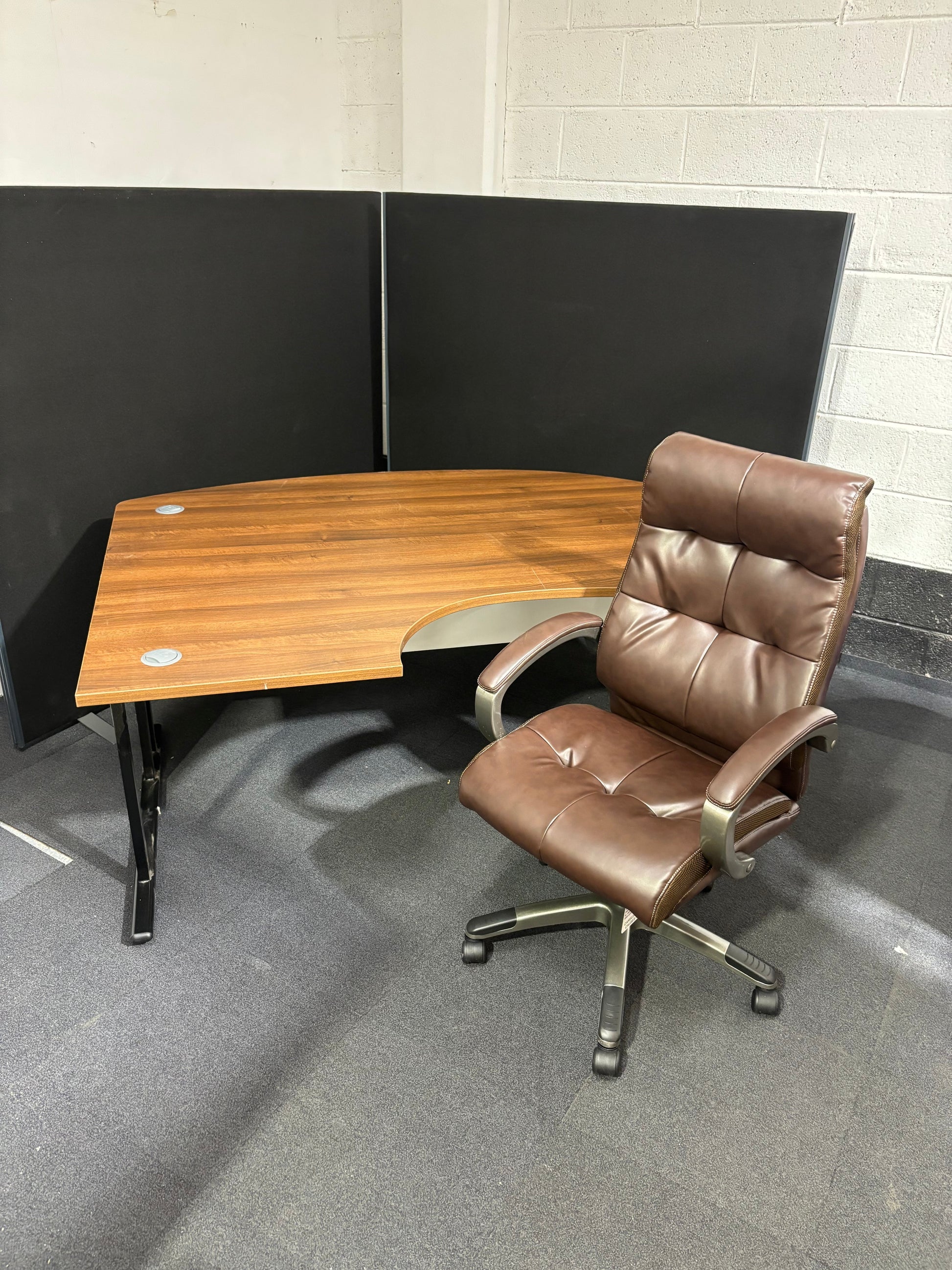 Executive bow fronted radial desk, left hand (1800mm x 1700mm)