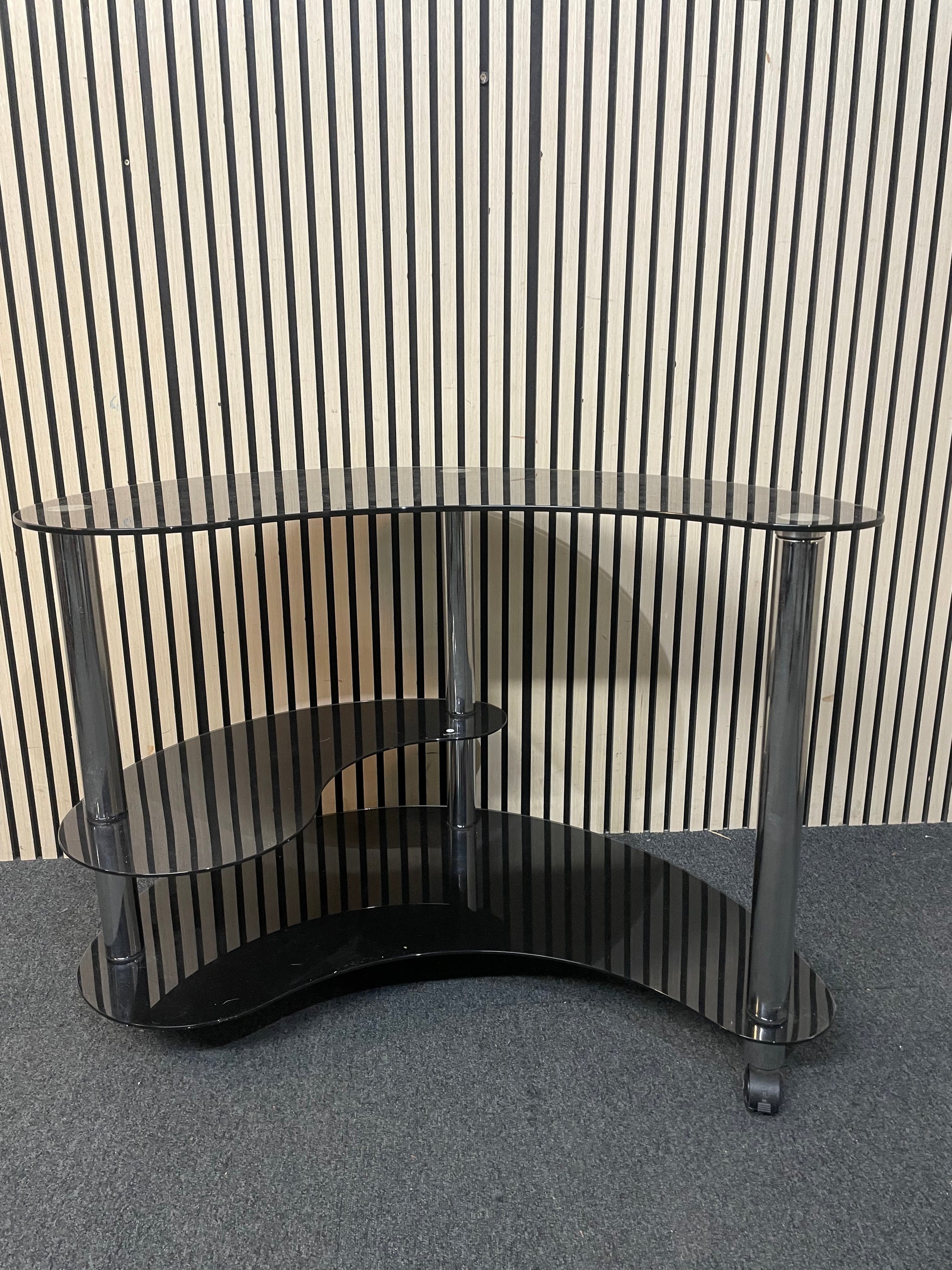 black glass kidney-shaped tiered TV unit (H 75 x W 100 x D 65 cm) 3126