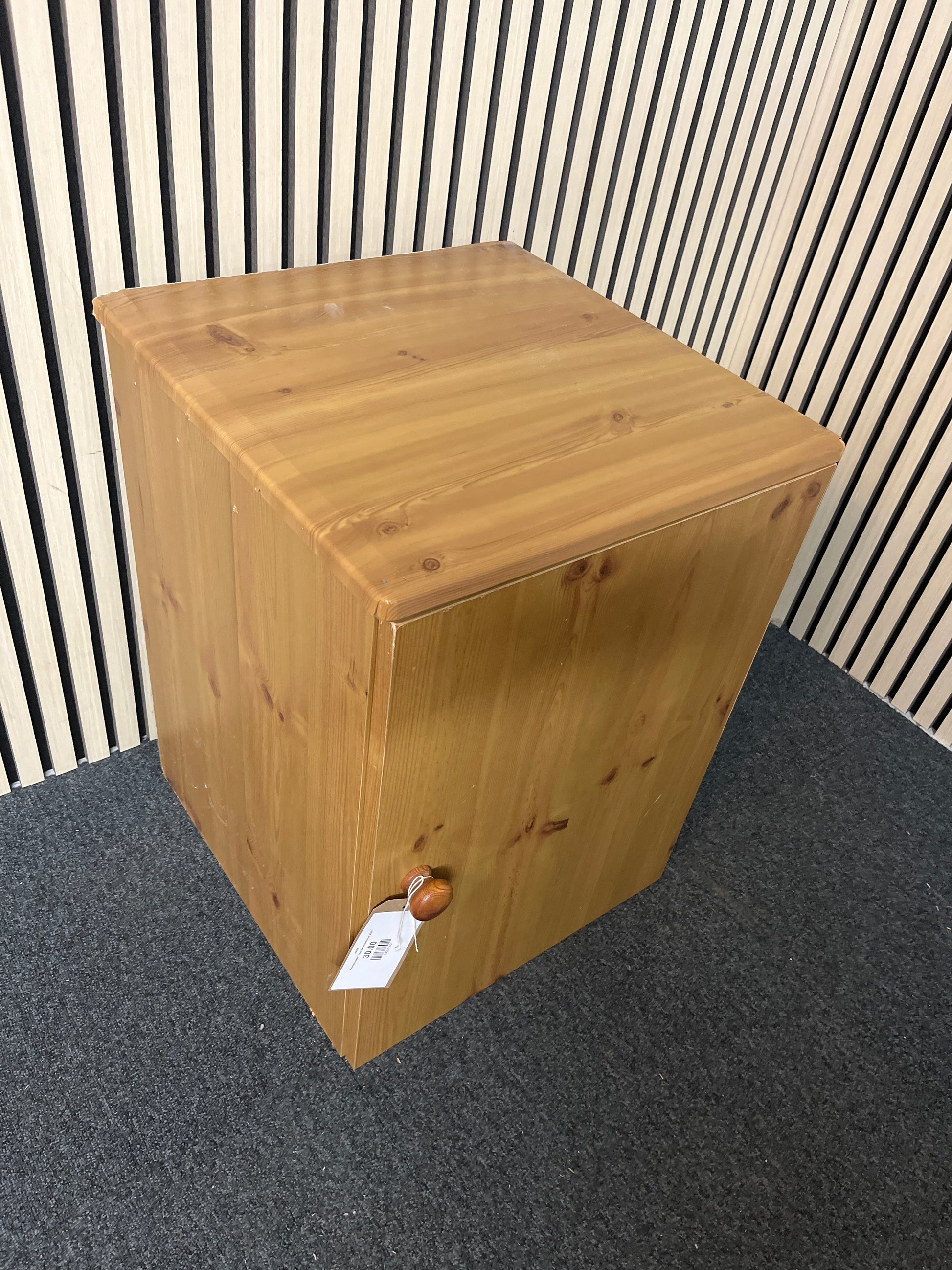 Pine laminate 1 door bedside locker 2325