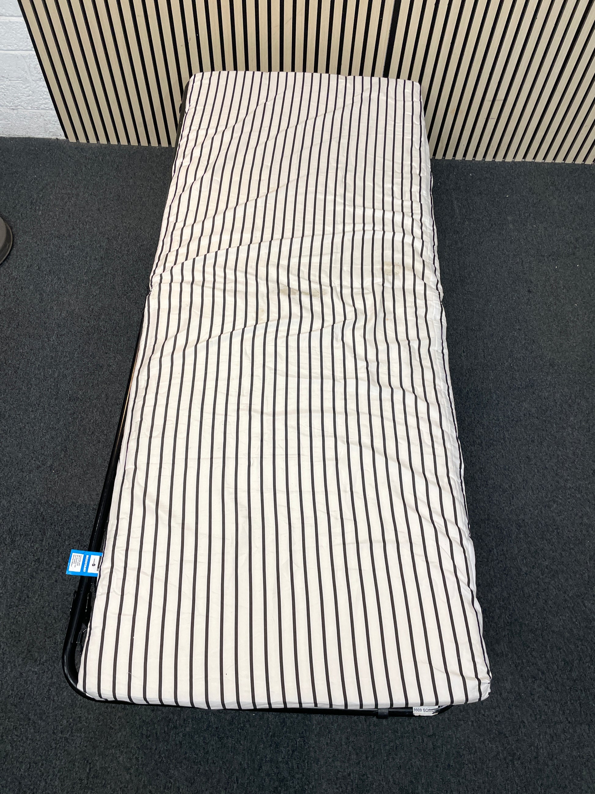 Folding metal single camper bed 1126