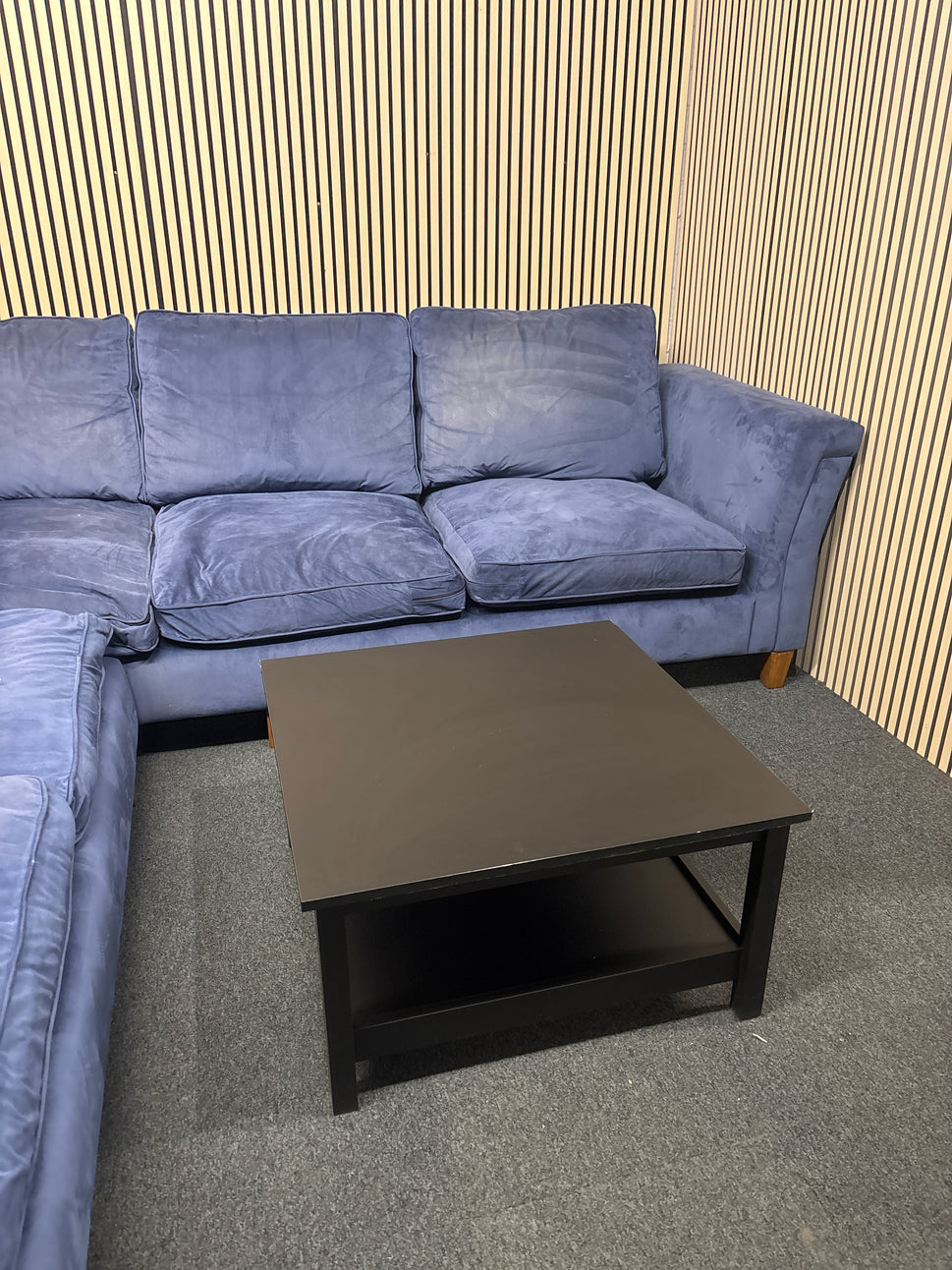 Large sectional dark blue velour fabric corner suite 3325
300cm on the longest section x 296cm shortest corner