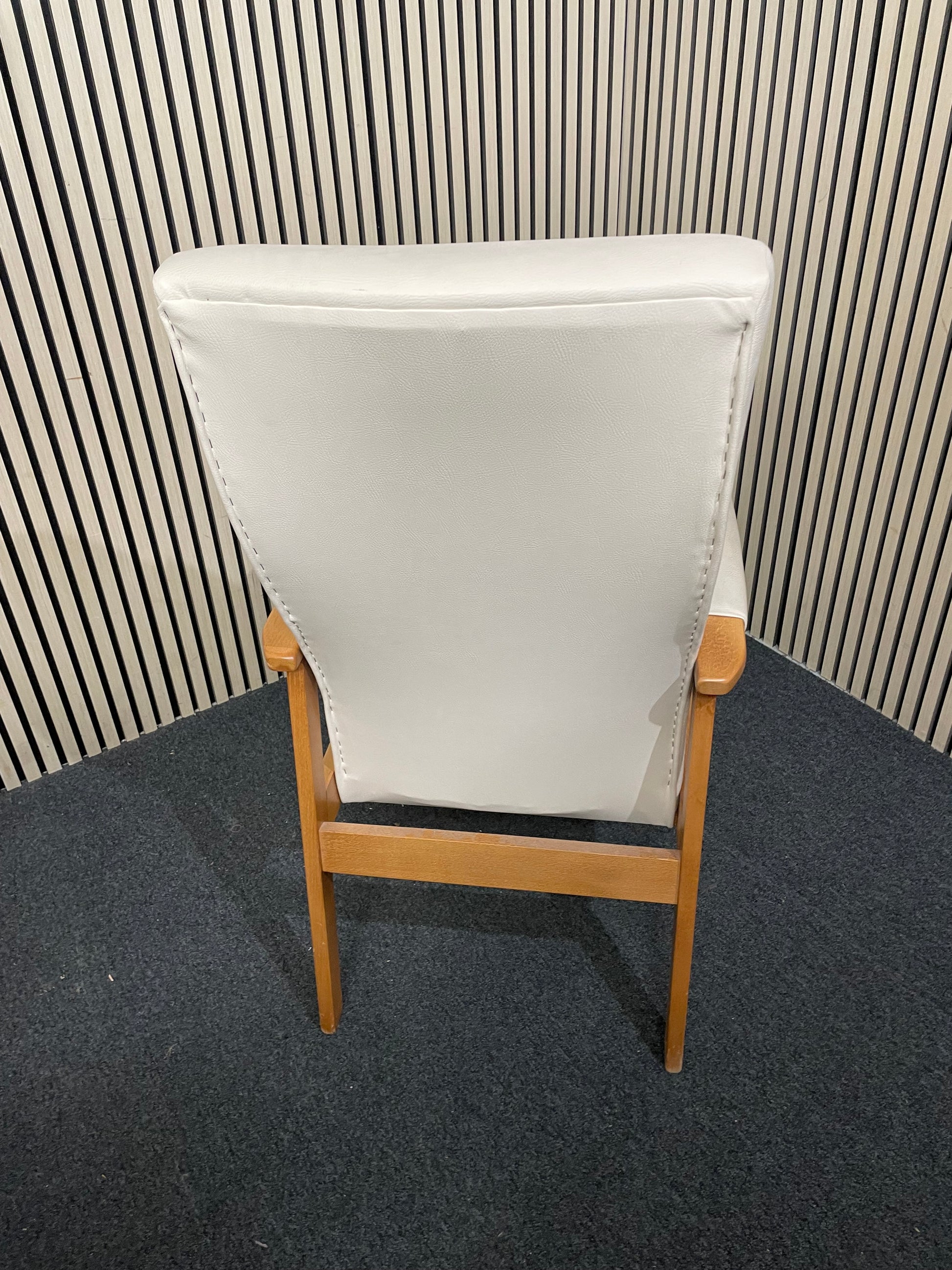 Cream leather high orthopedic chair, solid arms 2425