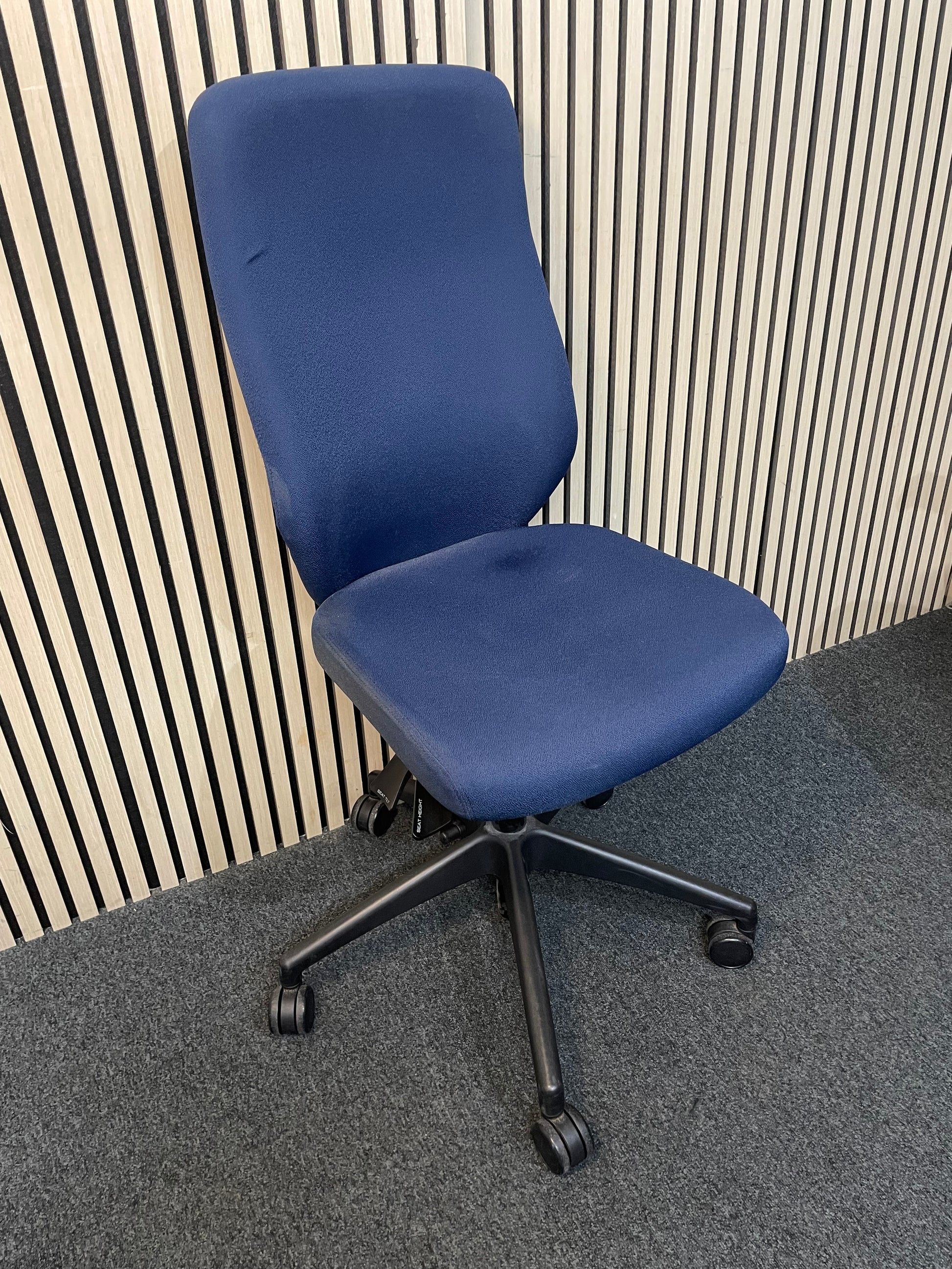Verco PRf21 navy fabric swivel chair (no arms) 3425