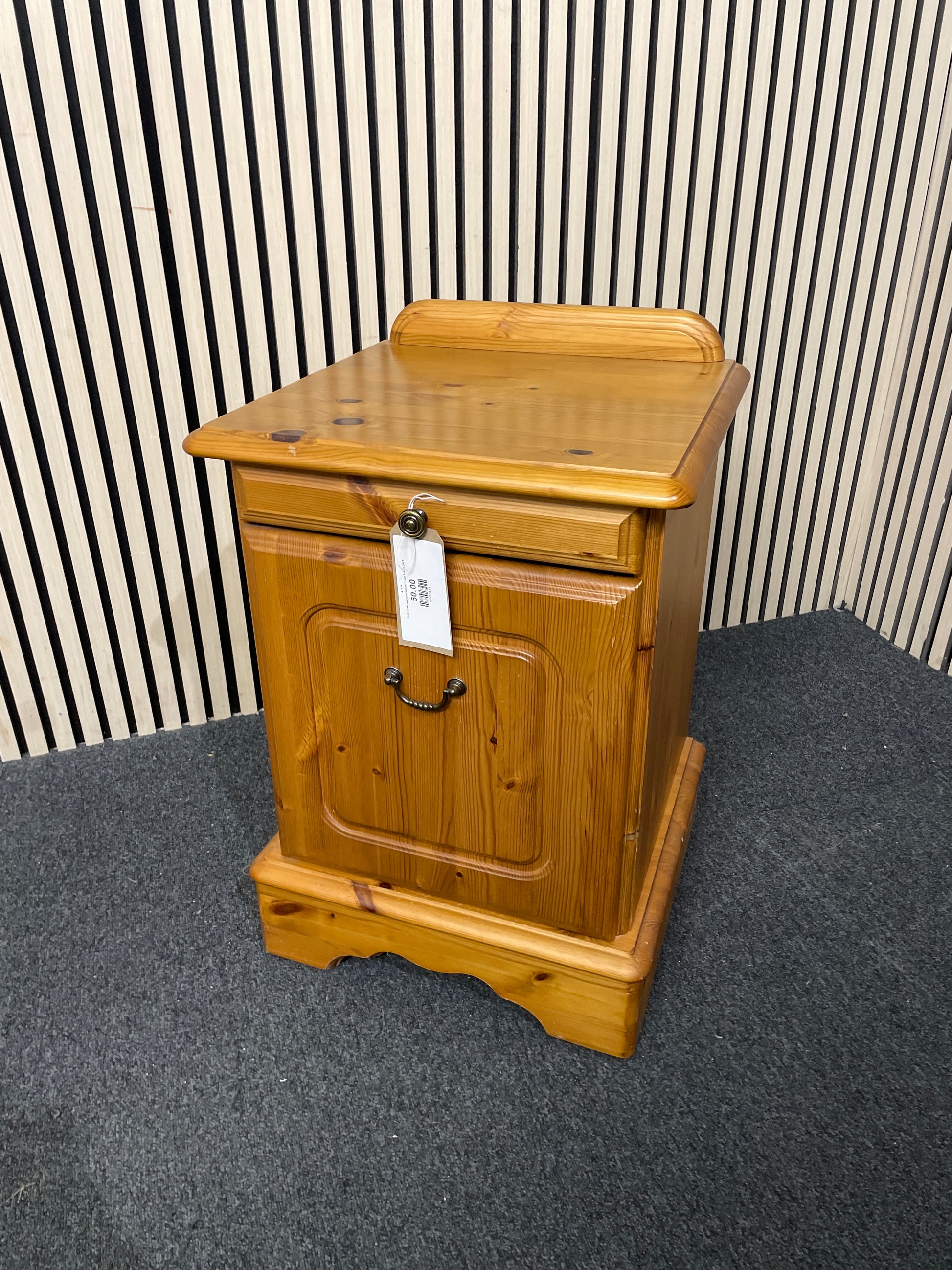 Solid pine bedroom locker, 1 dwr 1 door 2425