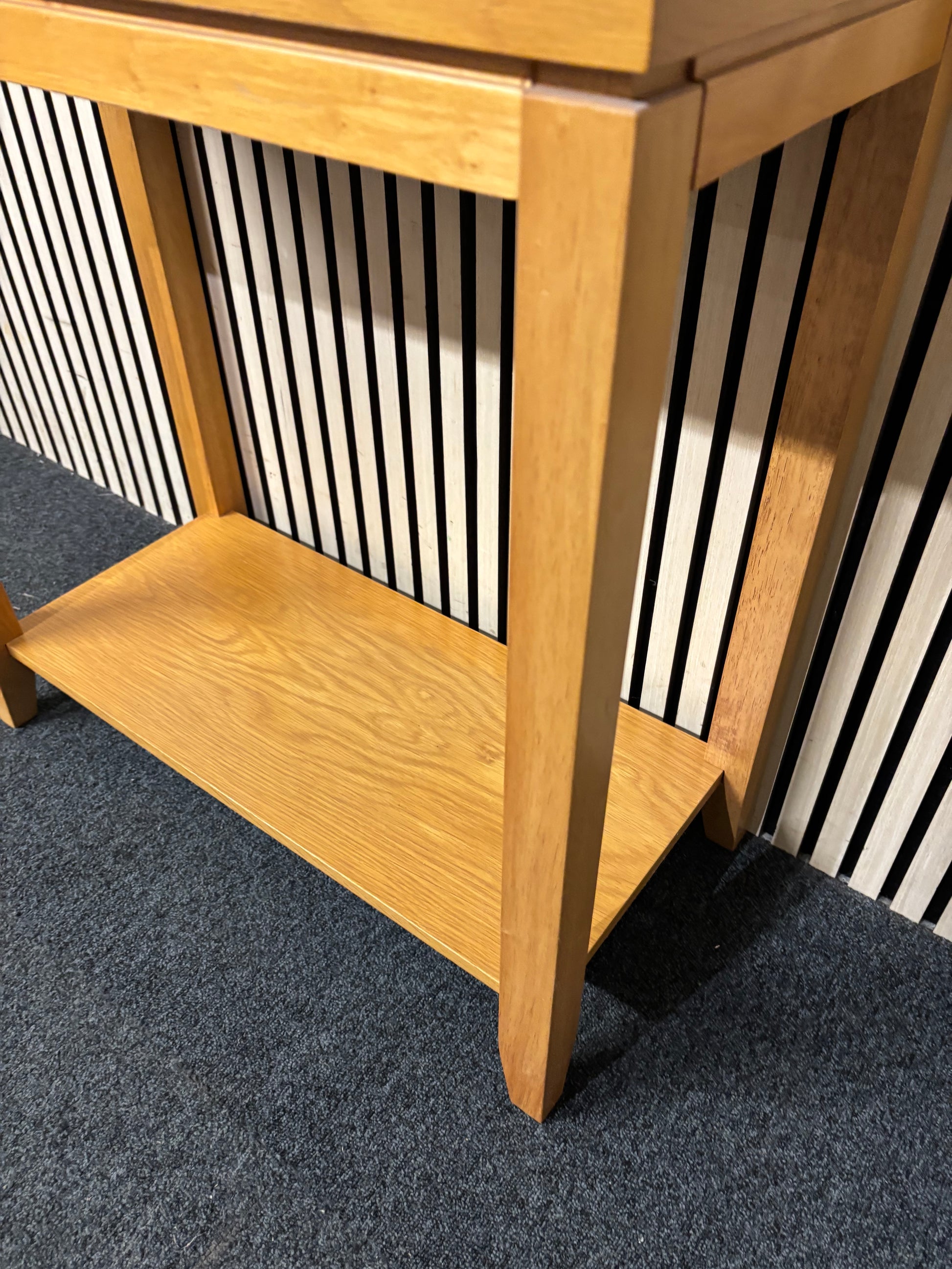 Oak and leather slim console table with glass top (H 75 x W 76 x D 36 cm) 43592