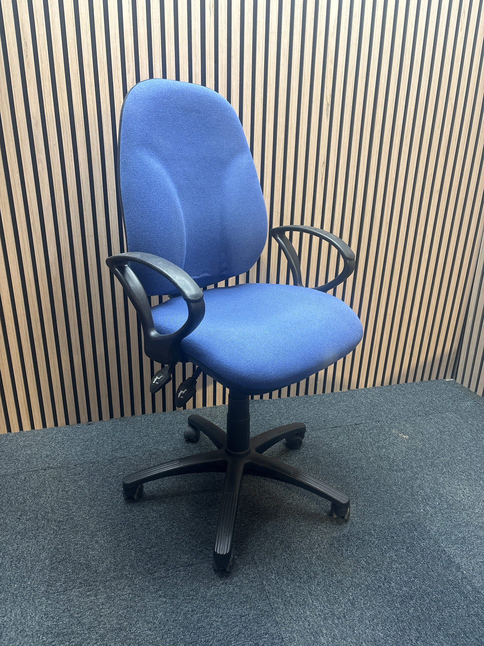 Medium Vantage ortho back mid blue fabric swivel chair with fixed loop arms
