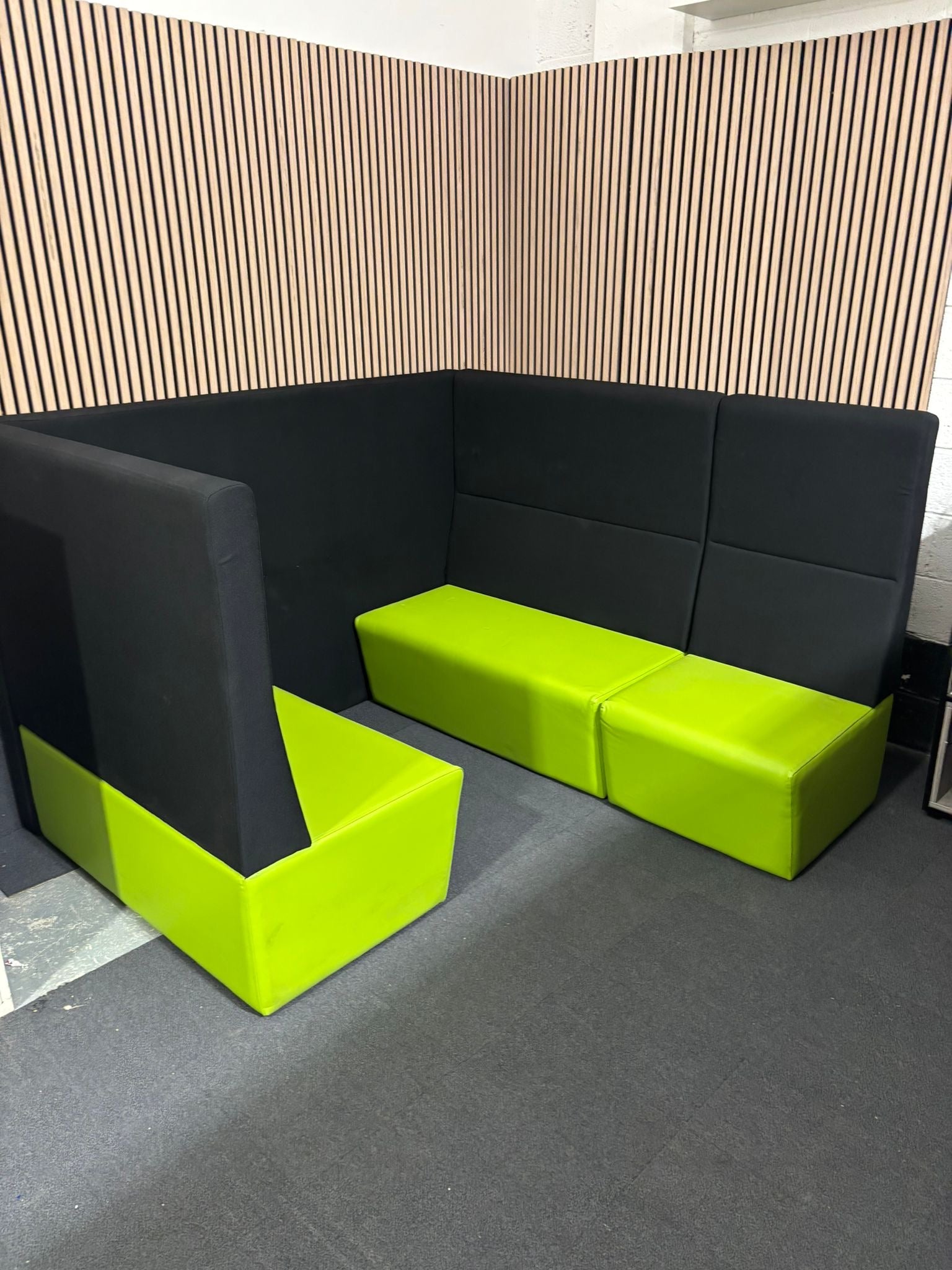 Ziggy large high back green and black modular soft seating with table