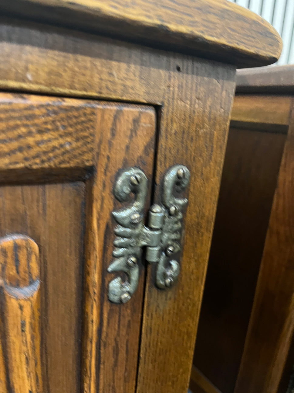 Solid english oak ornate 2 door occasional lamp tables (SET OF 2) 1425