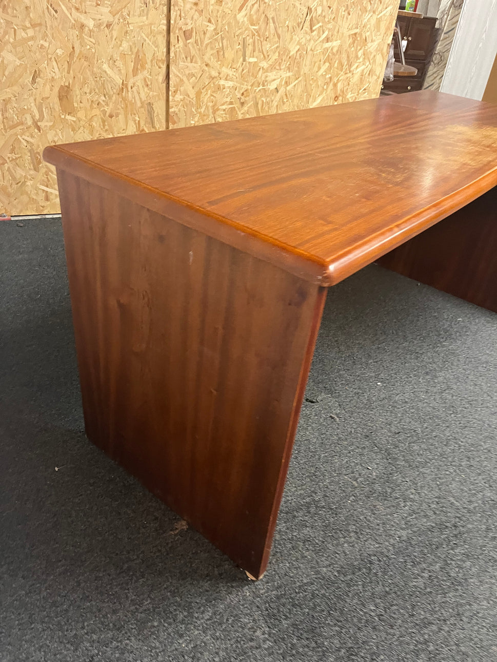 Cherry right hand wave panel desk (H 72 x W 170 x D 80 cm) 1325