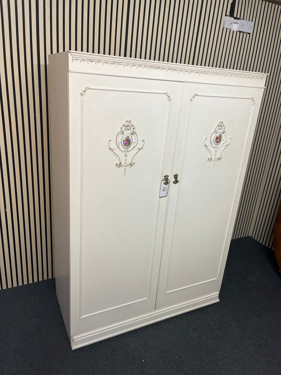 Ornate cream 2 door wardrobe (H 178 x W 122 x D 55 cm) 2325