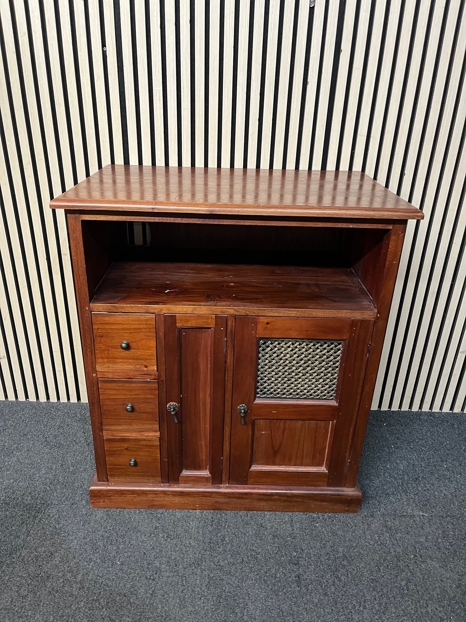 Solid teak stained 2 door 3 drawer ornate sideboard unit with metal lattice detail (H 90 x W 80 x D 50 cm) 3126