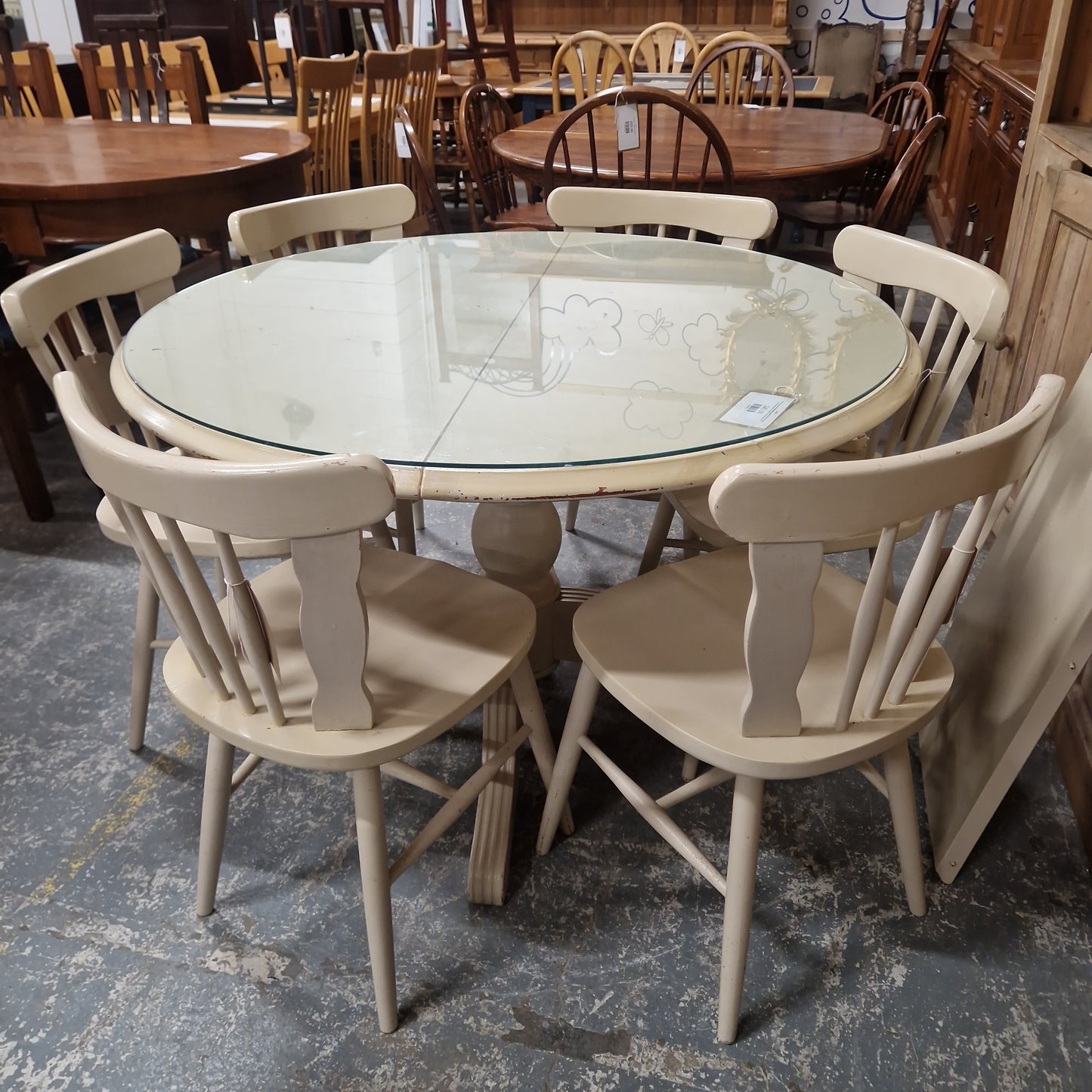 Painted beige circular extendable dining table with centre base glass top with 6 matching dining chairs 3124