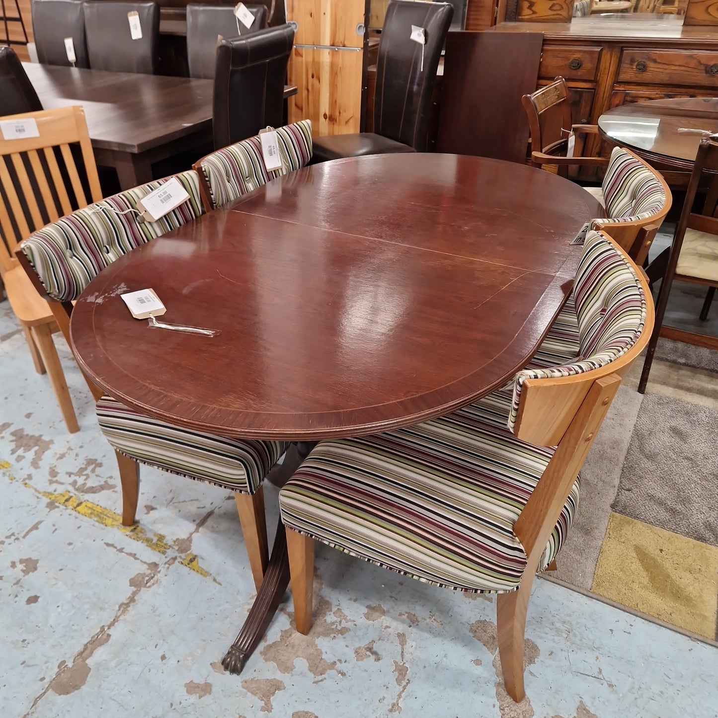 Large walnut dining table Q4223