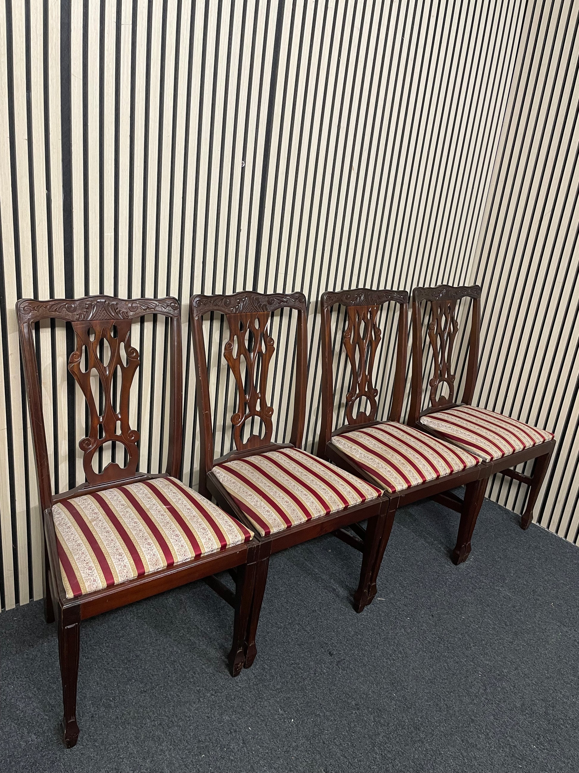 Rossmore Mahogany dining chair with red and white pattern fabric seat (Set of 4) 1226