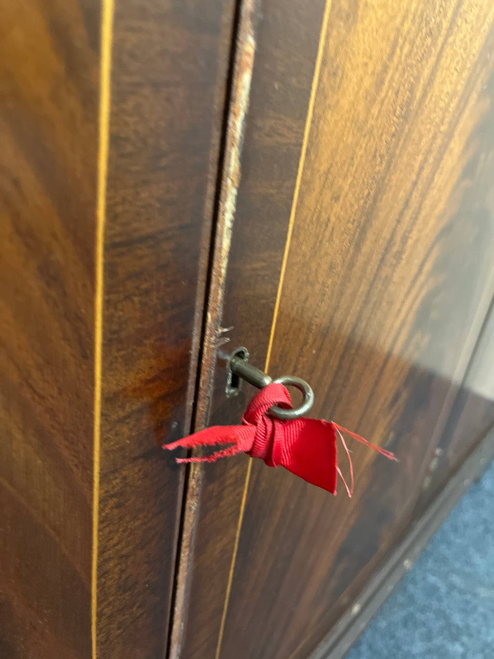 Mahogany inlaid 3 door 3 drawer sideboard (H 83 x W 152 x D 48 cm) 2325