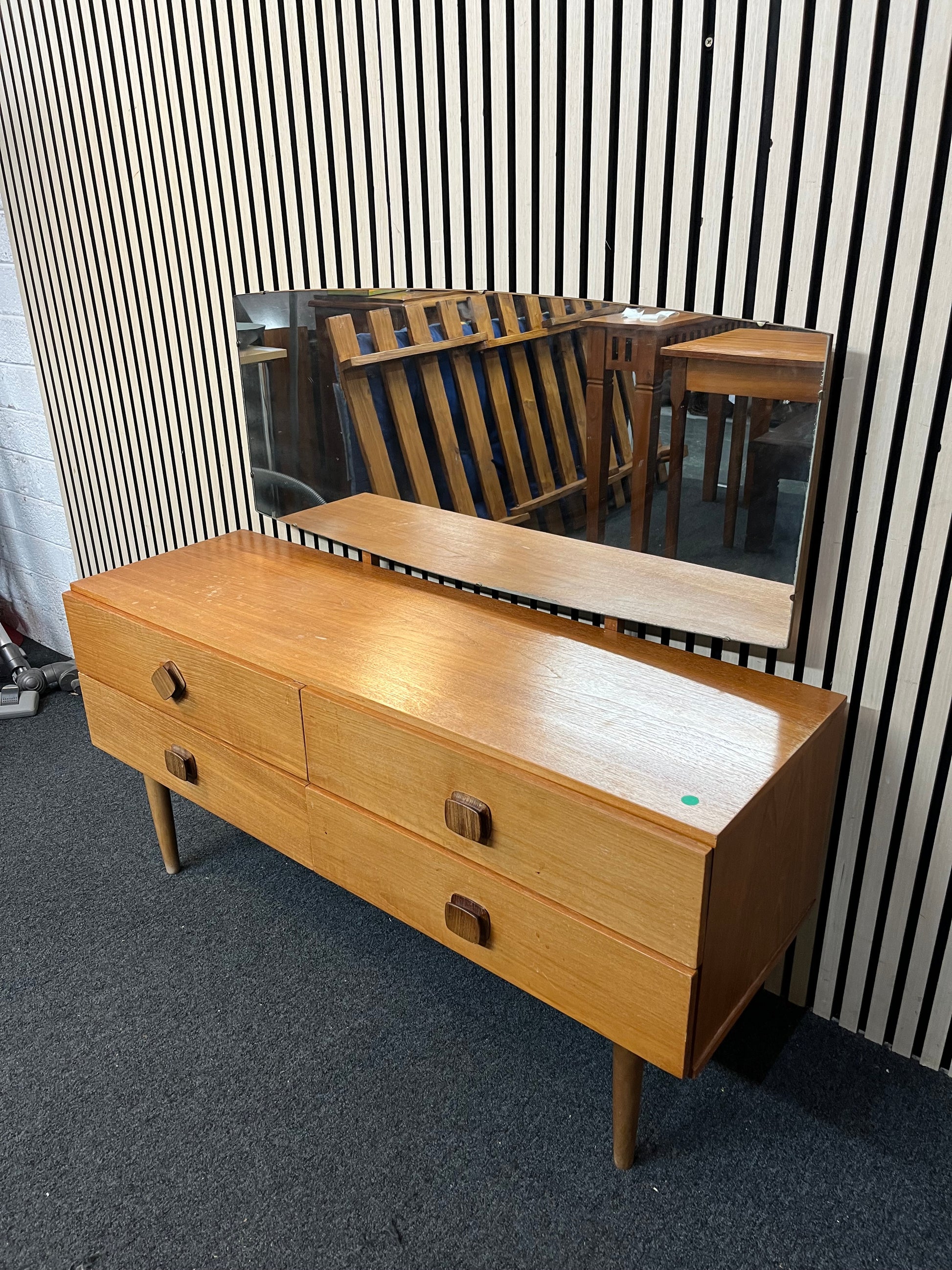 Low Mid century teak veneer 4 drawer sideboard with mirror 43498