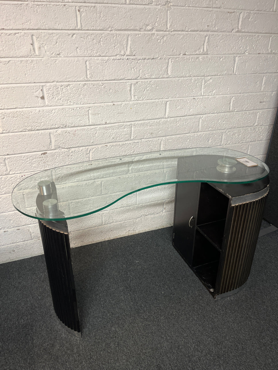 Curved glass console table with black legs (H 68 x W 123 x D 49 cm) 2225