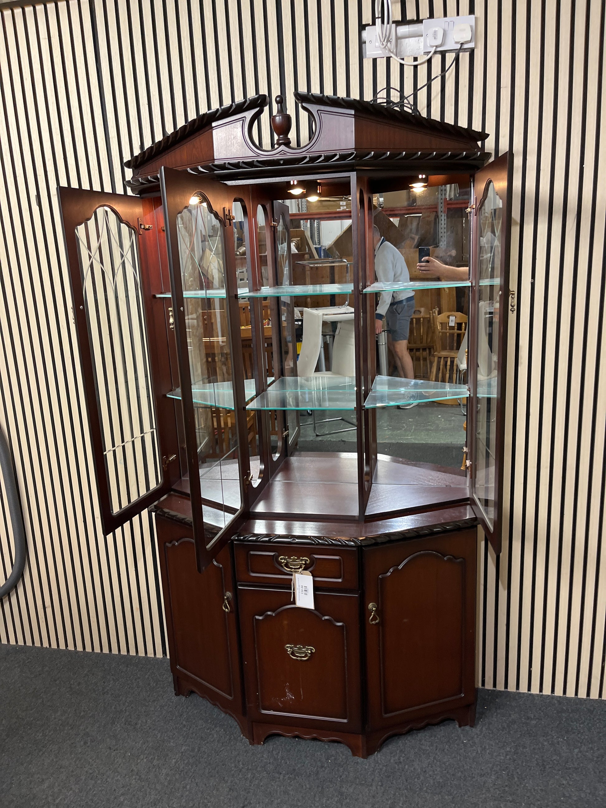Solid mahogany 6 door 1 drawer display unit (H 200 x W 110 x D 44 cm) 43678
