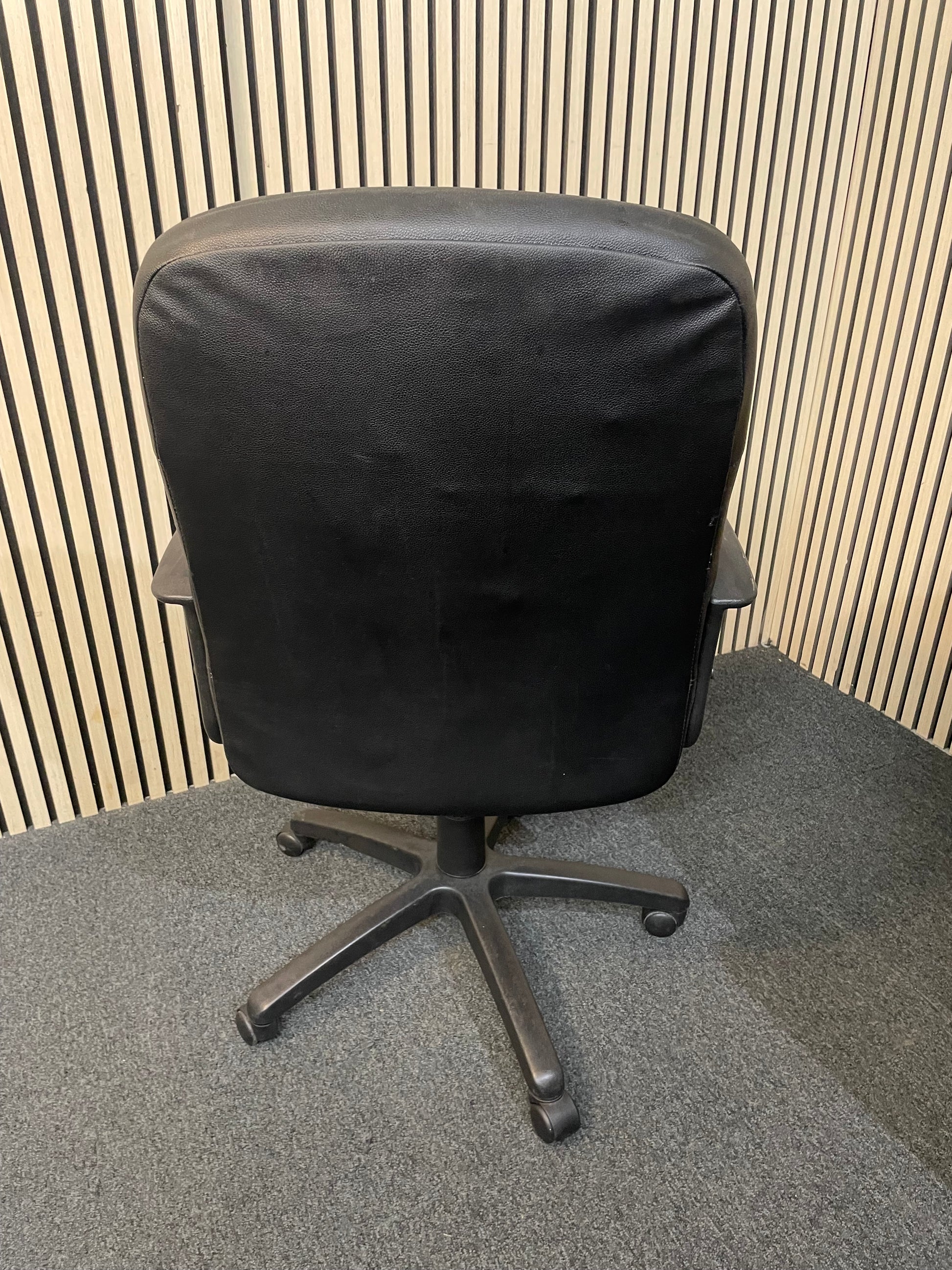 Black PU leatherette fixed arm swivel chair 3425