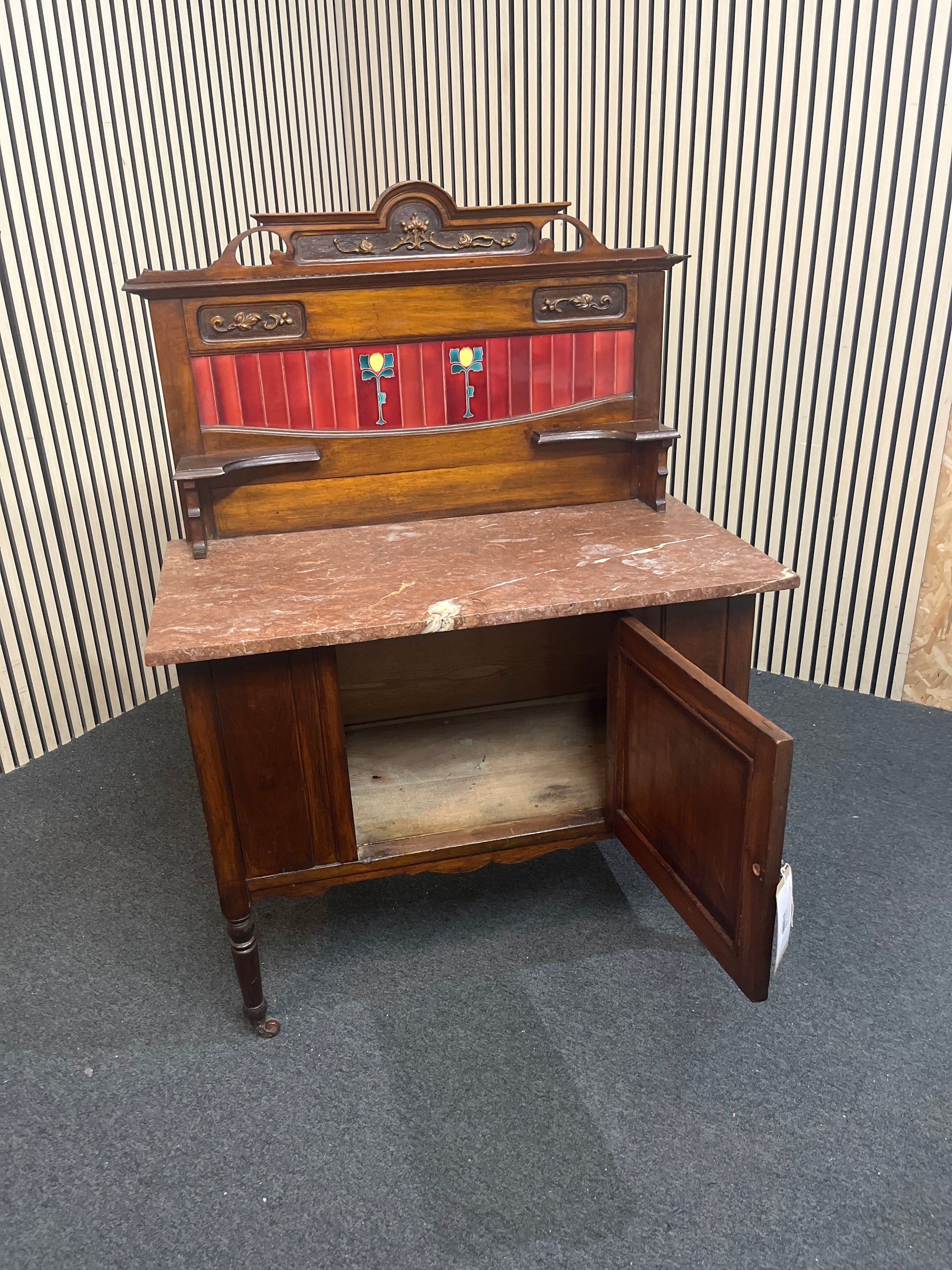 Marble top ornate wash stand with mahogany base (H 124 x W 92 x D 49 cm) 43584