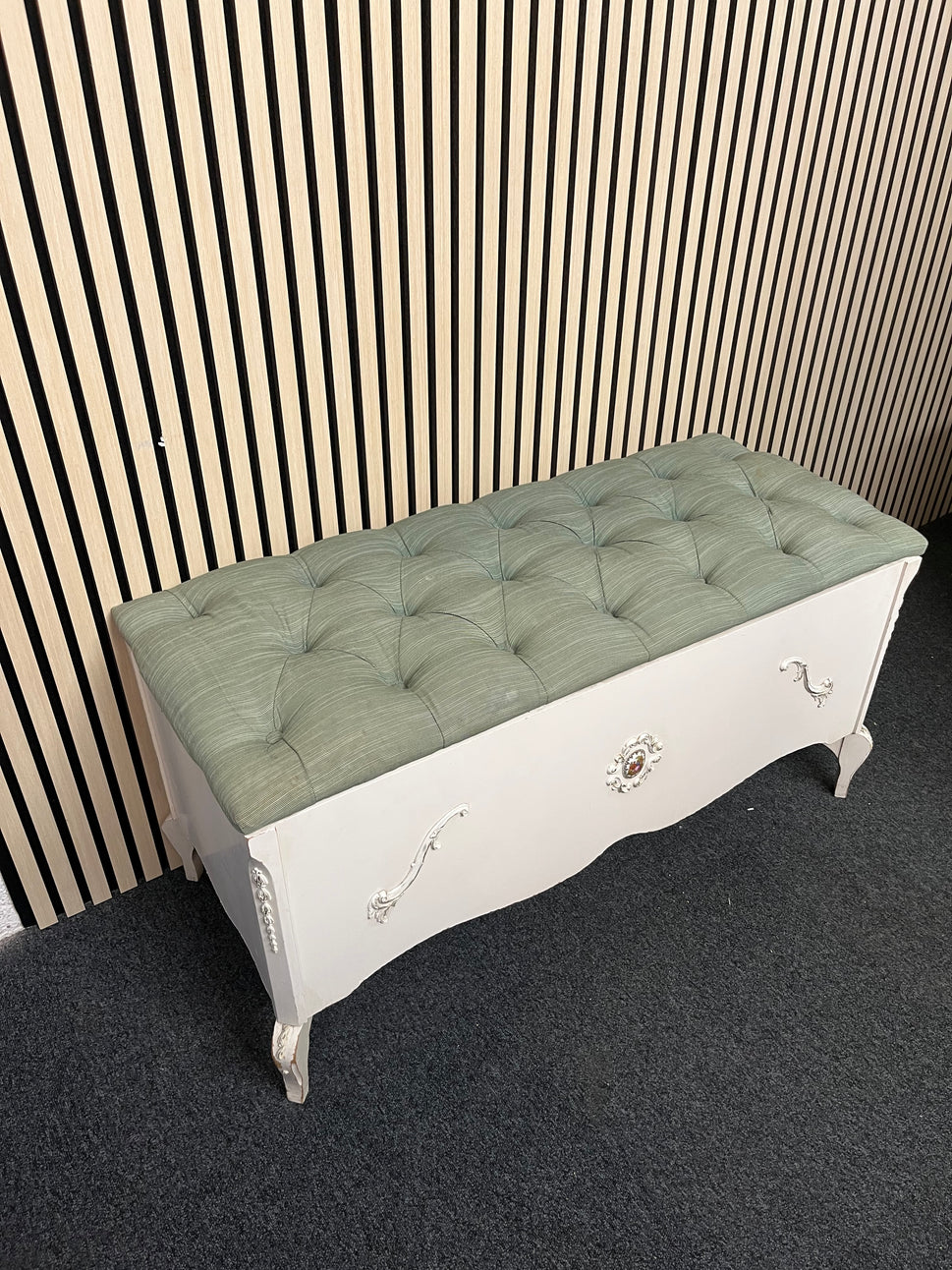 Ornate cream blanket box with button back fabric top 2325
