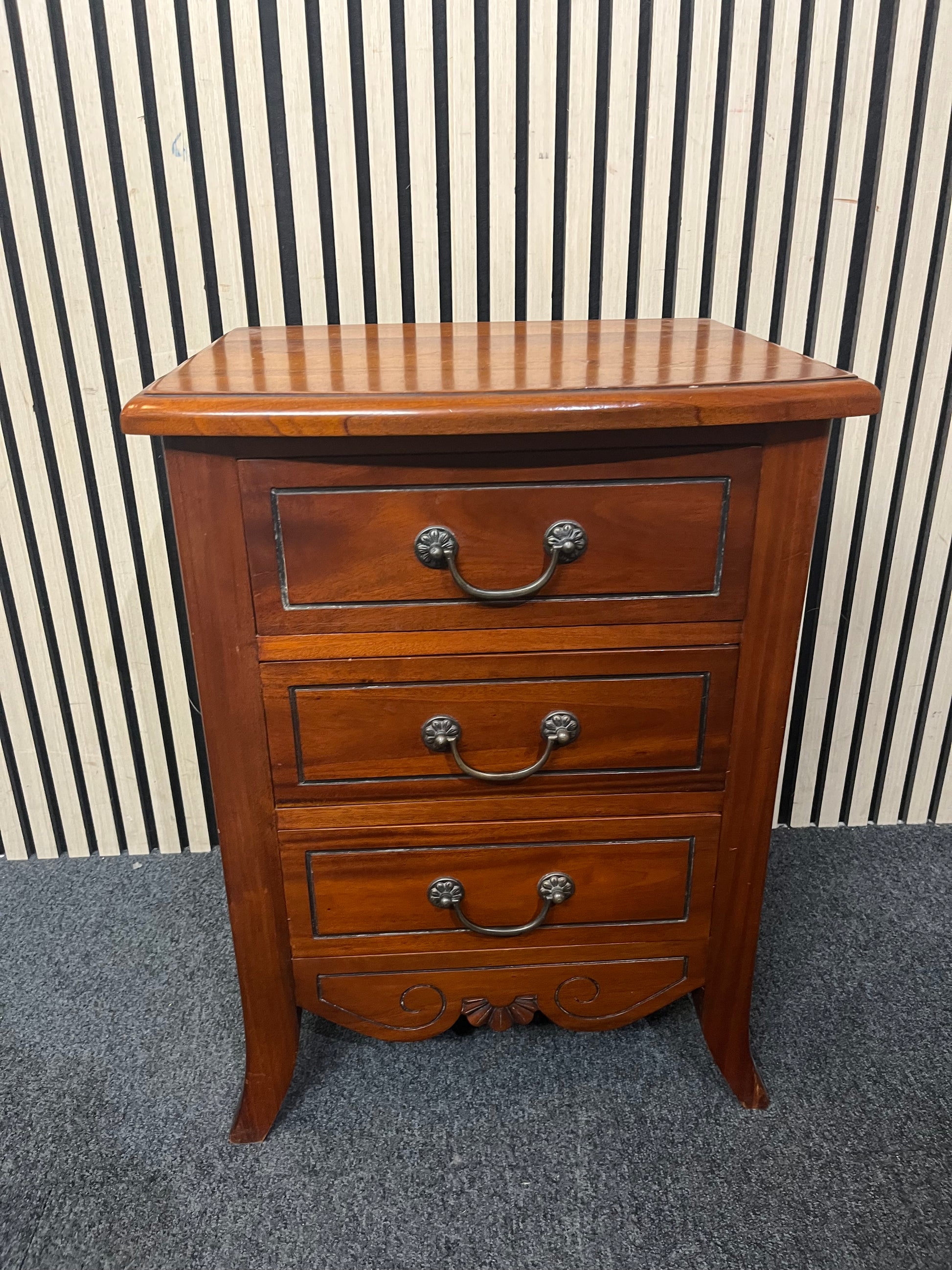 Rosewood mahogany bown fronted 3 drawer bedside locker (H 67 x W 50 x D 49 cm) 3126