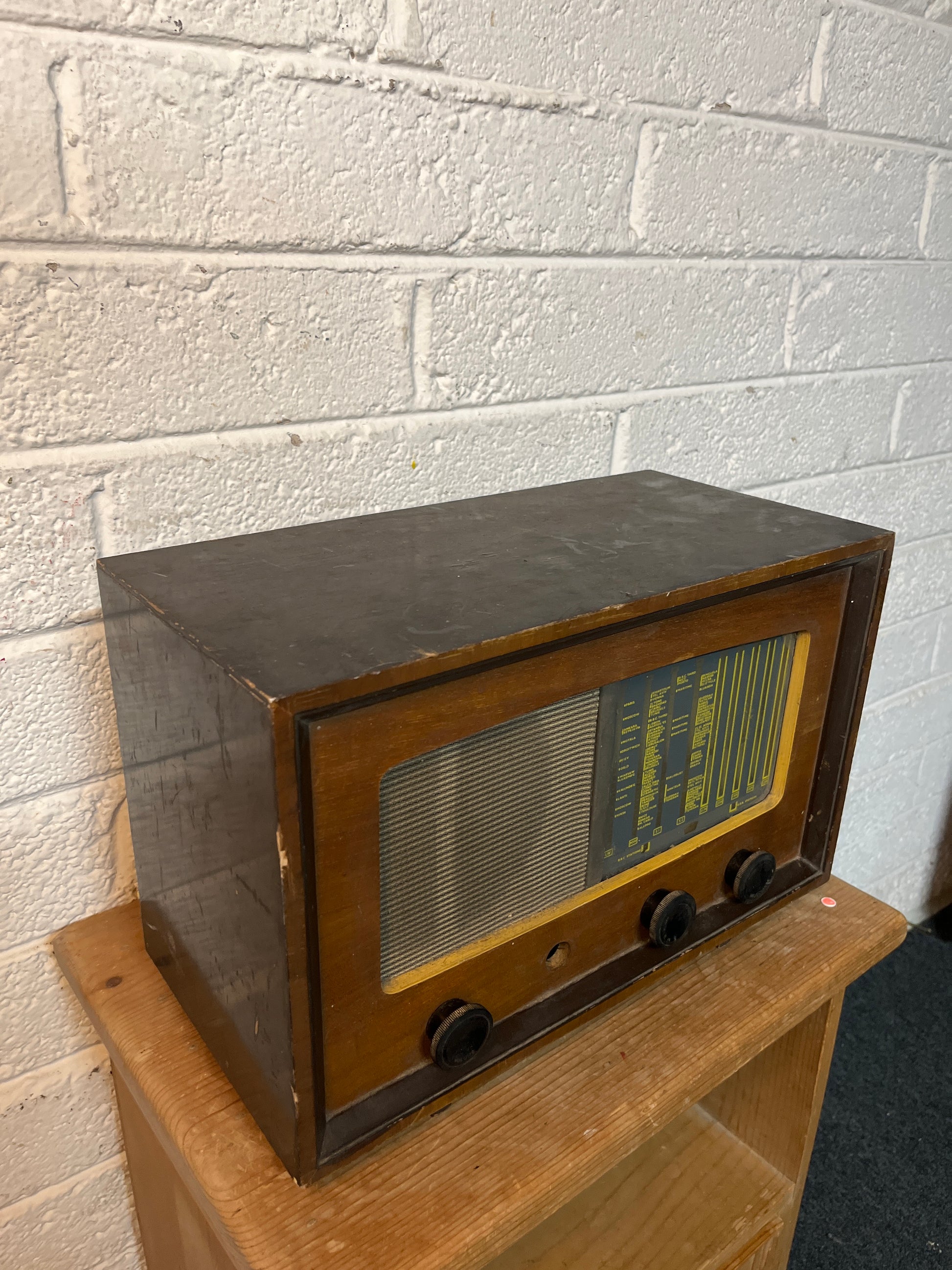 Small antique mahogany framed radio 5225
