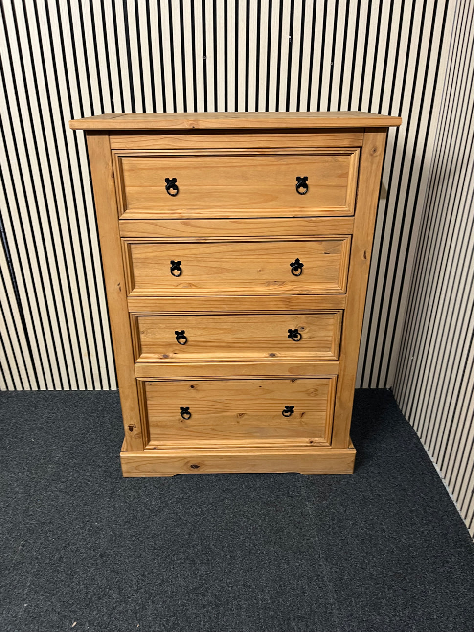 Tall waxed pine 4 dwrs chest H 130 x W 90 x 50 D 4225