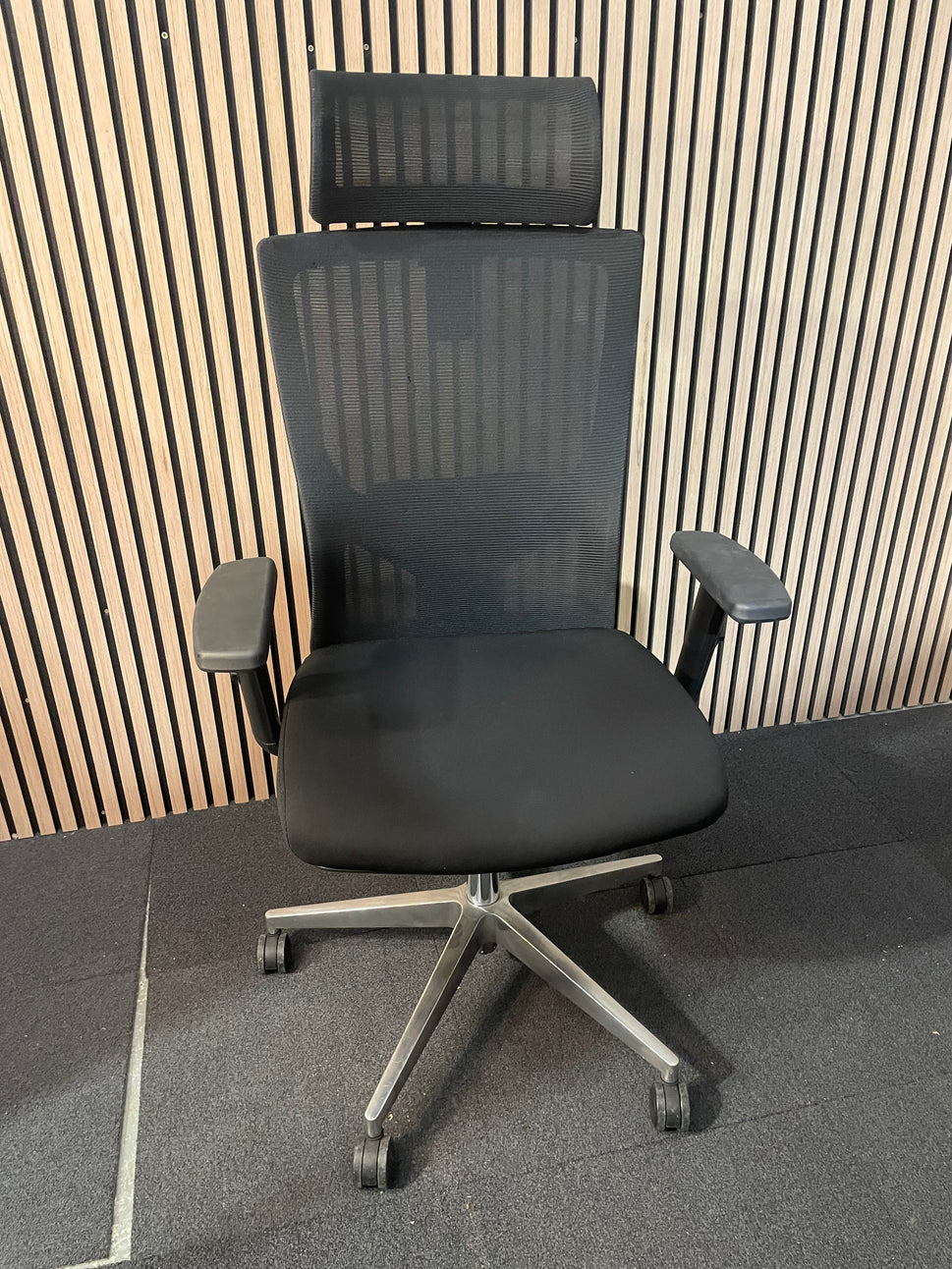 Vienna Premium task chair with headrest