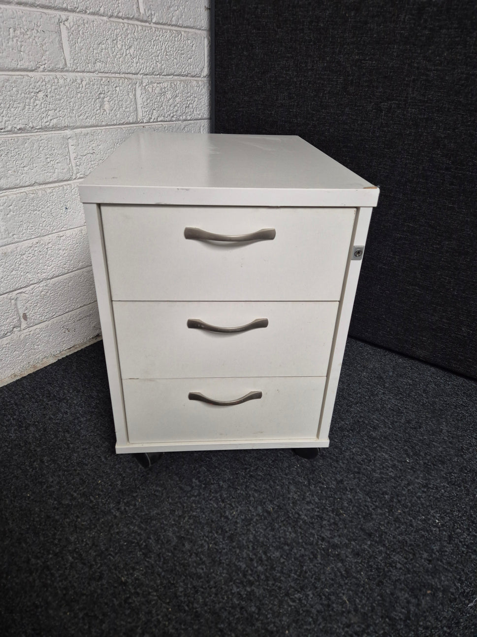2 or 3 drawer wooden mobile pedestal