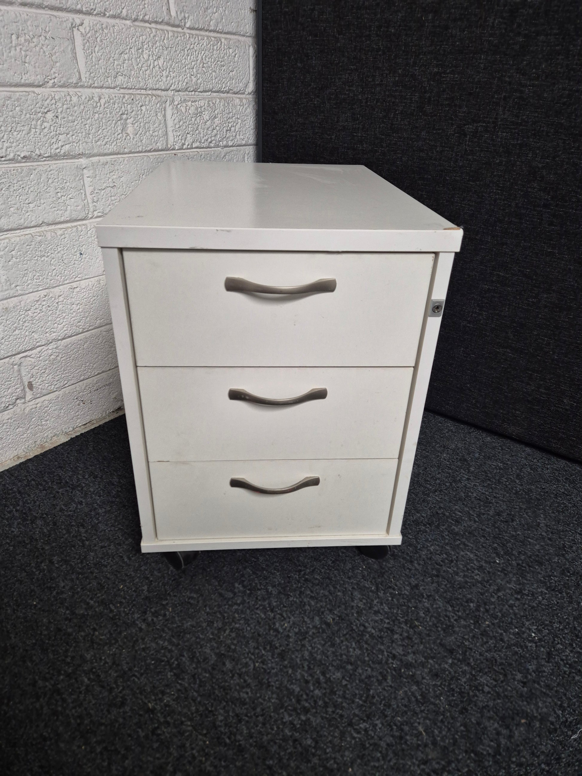 2 or 3 drawer wooden mobile pedestal