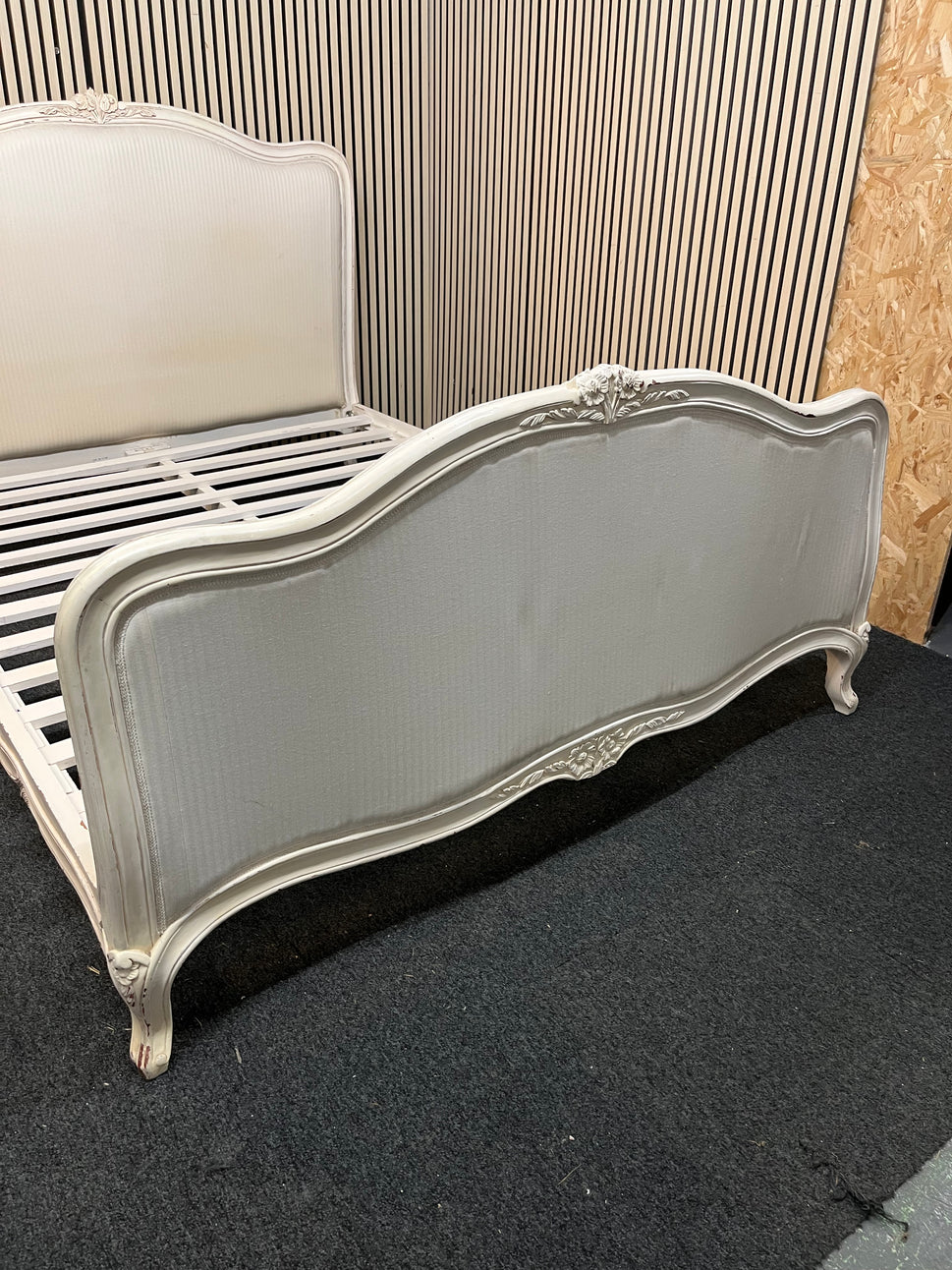 Louis XVI solid wood frame upholstered white fabric bedframe with set of 2 matching ornate white 2 drawer solid wood lockers 43522