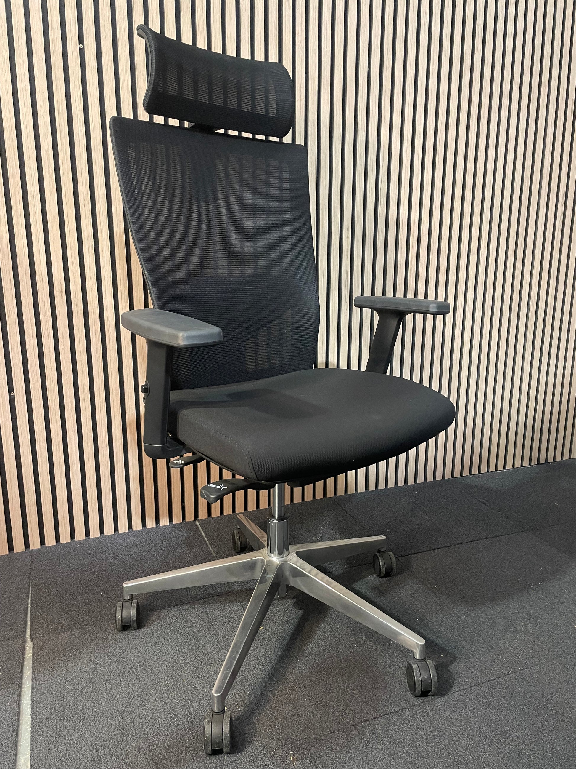 Vienna Premium task chair with headrest