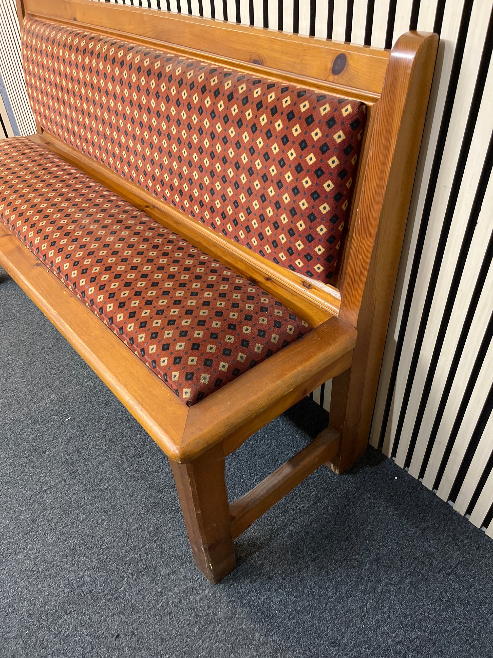 5ft long solid pine framed high back bench seat with mixed fabric seat cushion and back. 91Hx150Lx54D 1425