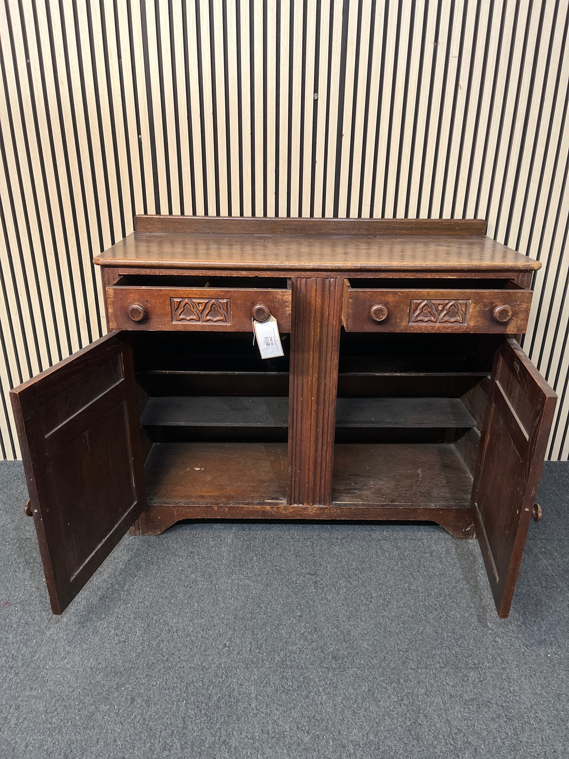English oak ornate 2 door 2 drawer sideboard (H 97 x W 120 x D 48 cm) 3126