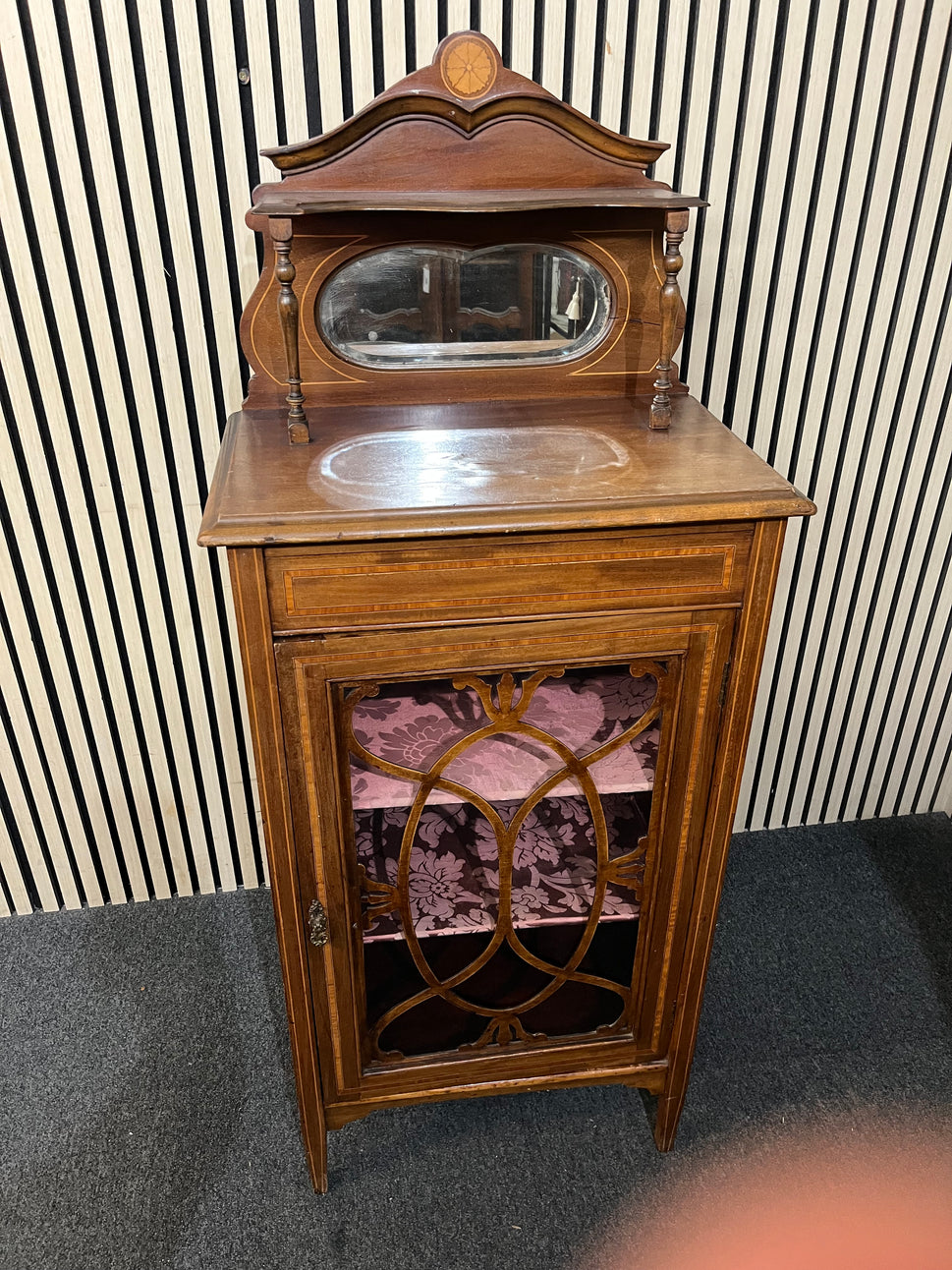 Mahogany 1 door display unit with mirrored uptstand (H 138 x W 57 x D 34 cm) 43331