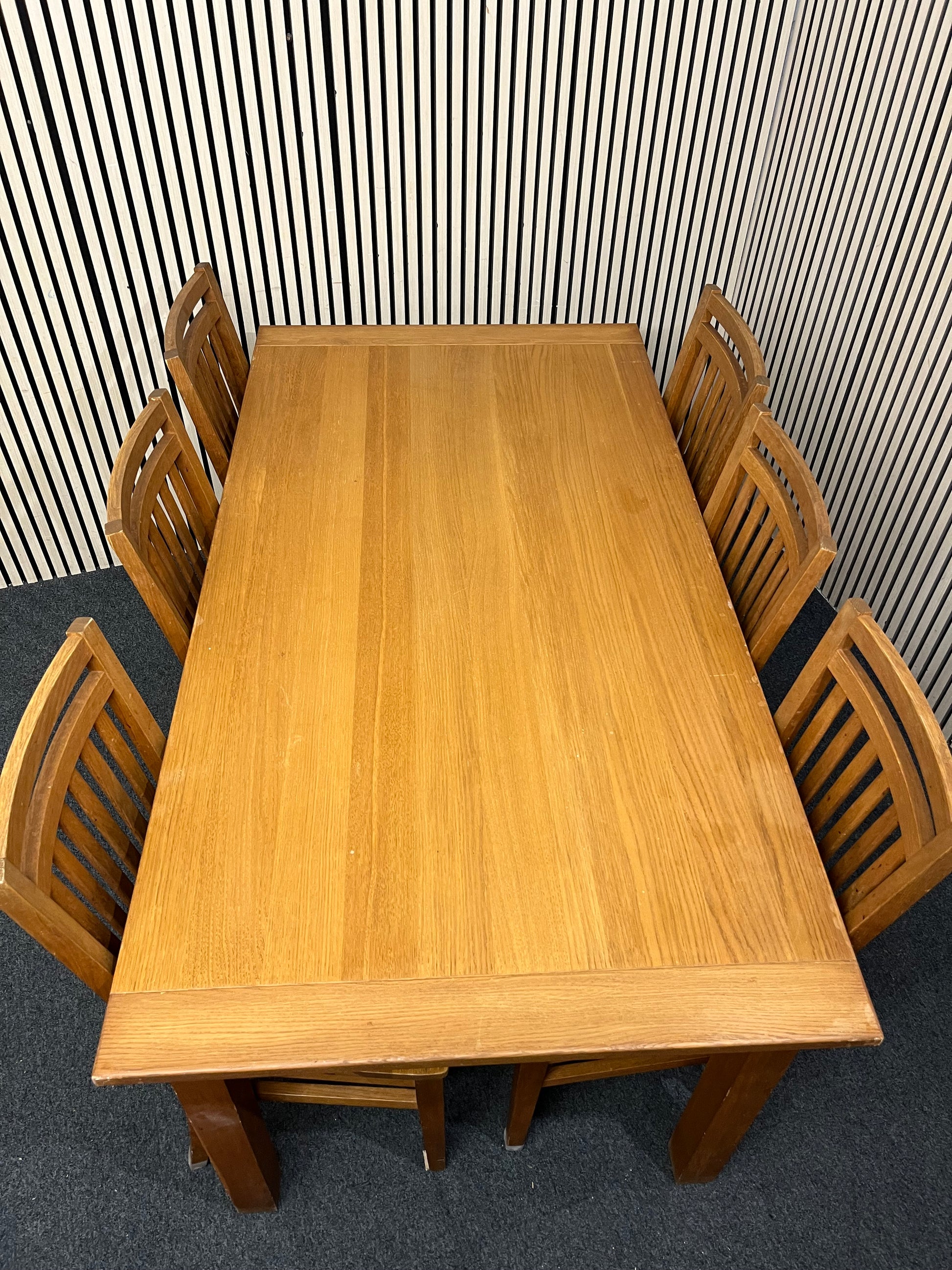 Solid oak large dining table with glass top and 6 no. high back solid wood matching chairs (W 180 x D 95 cm) 43682