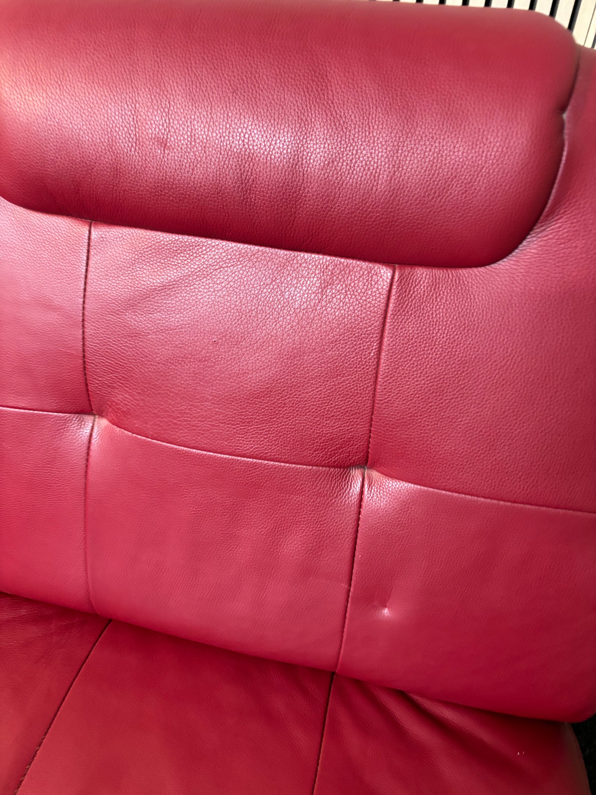 Real Italian wine leather lounger sofa with chrome metal frame. Dims 126Lx80D 2425