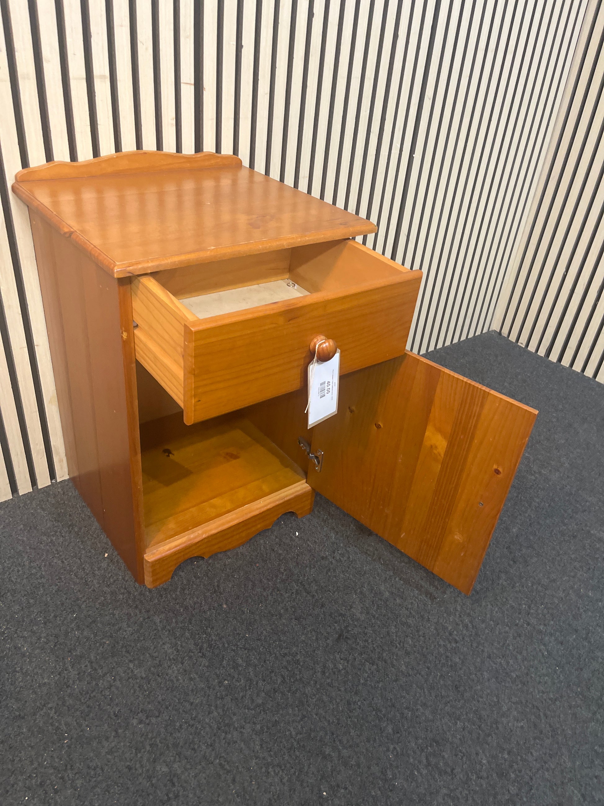 Pine 1 drawer 1 door bedside locker 43757
