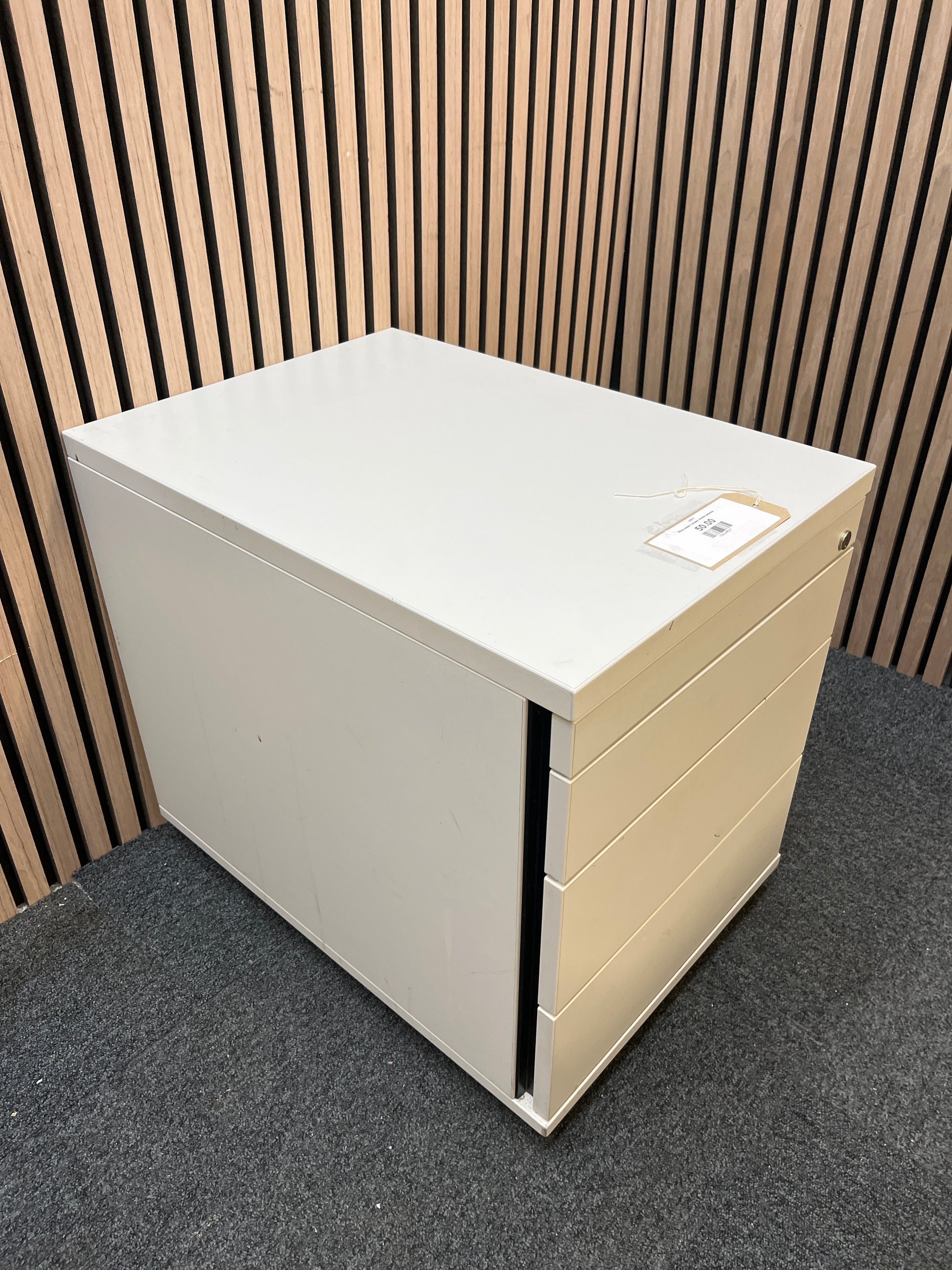 White metal 3 drawer mobile pedestal