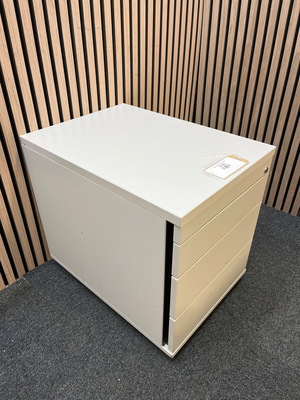 White metal 3 drawer mobile pedestal