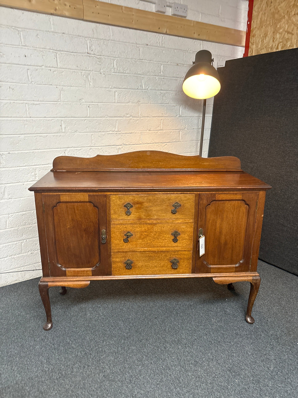 Antique mahogany stained 2 door 3 drawer sideboard (H 1100 x W 1220 x D 500 mm) 1225