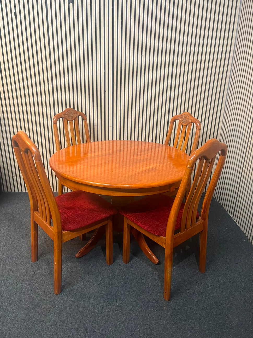 Cherry stained circular kitchen table, central coulmn base (106 cm in diameter)with 4 no. matching chairs with wine seat fabric 43346