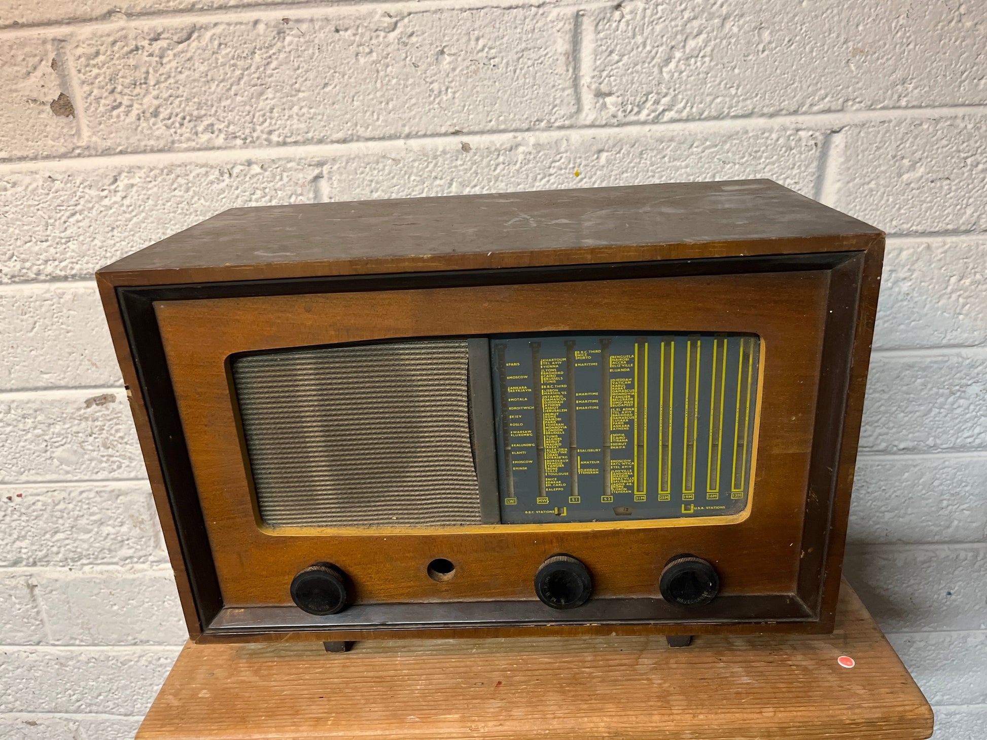Small antique mahogany framed radio 5225