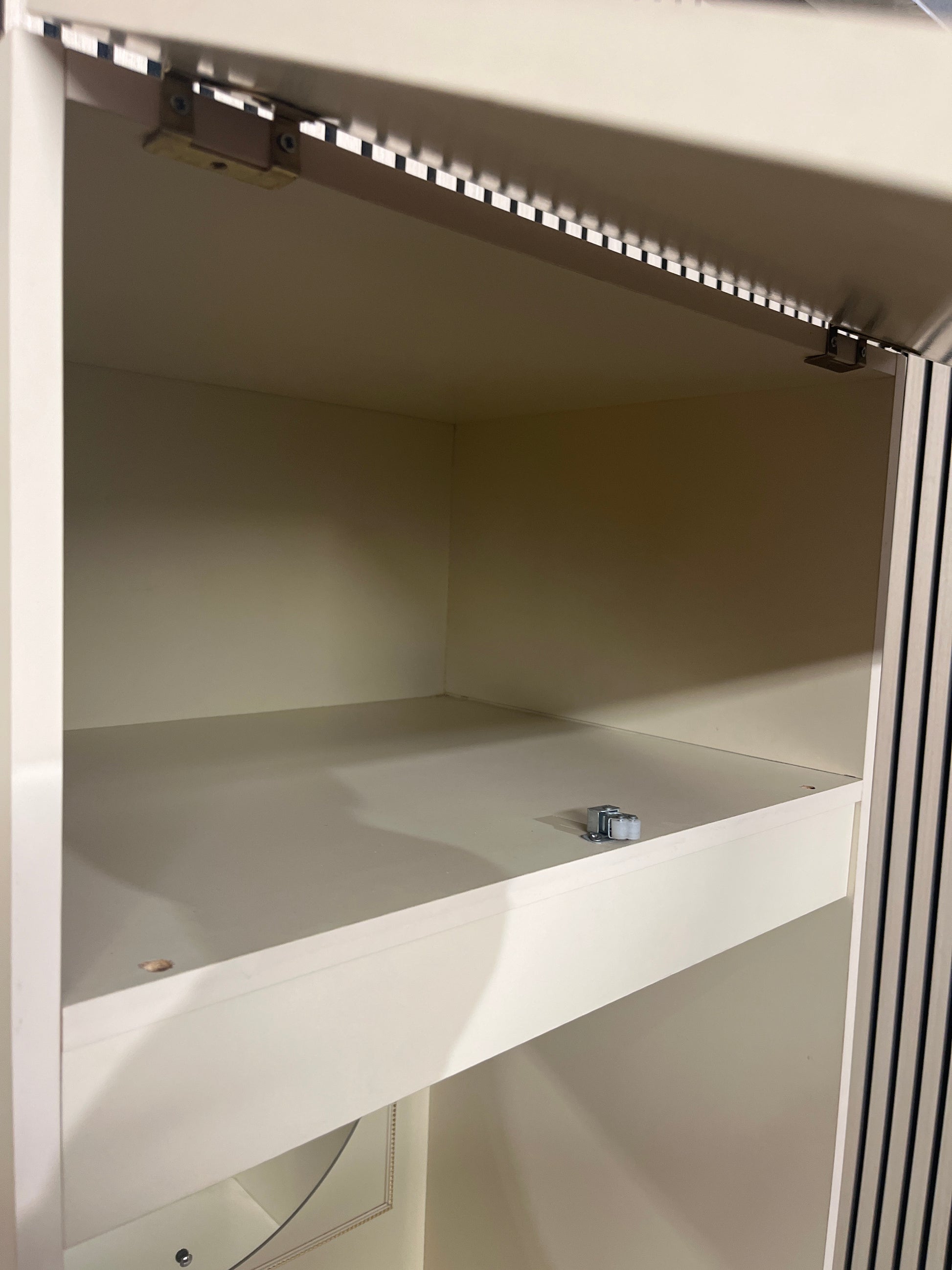 Tall white laminate 3 drawer top open bedroom dresser (H 83 x W 59 x D 43 cm) 2425