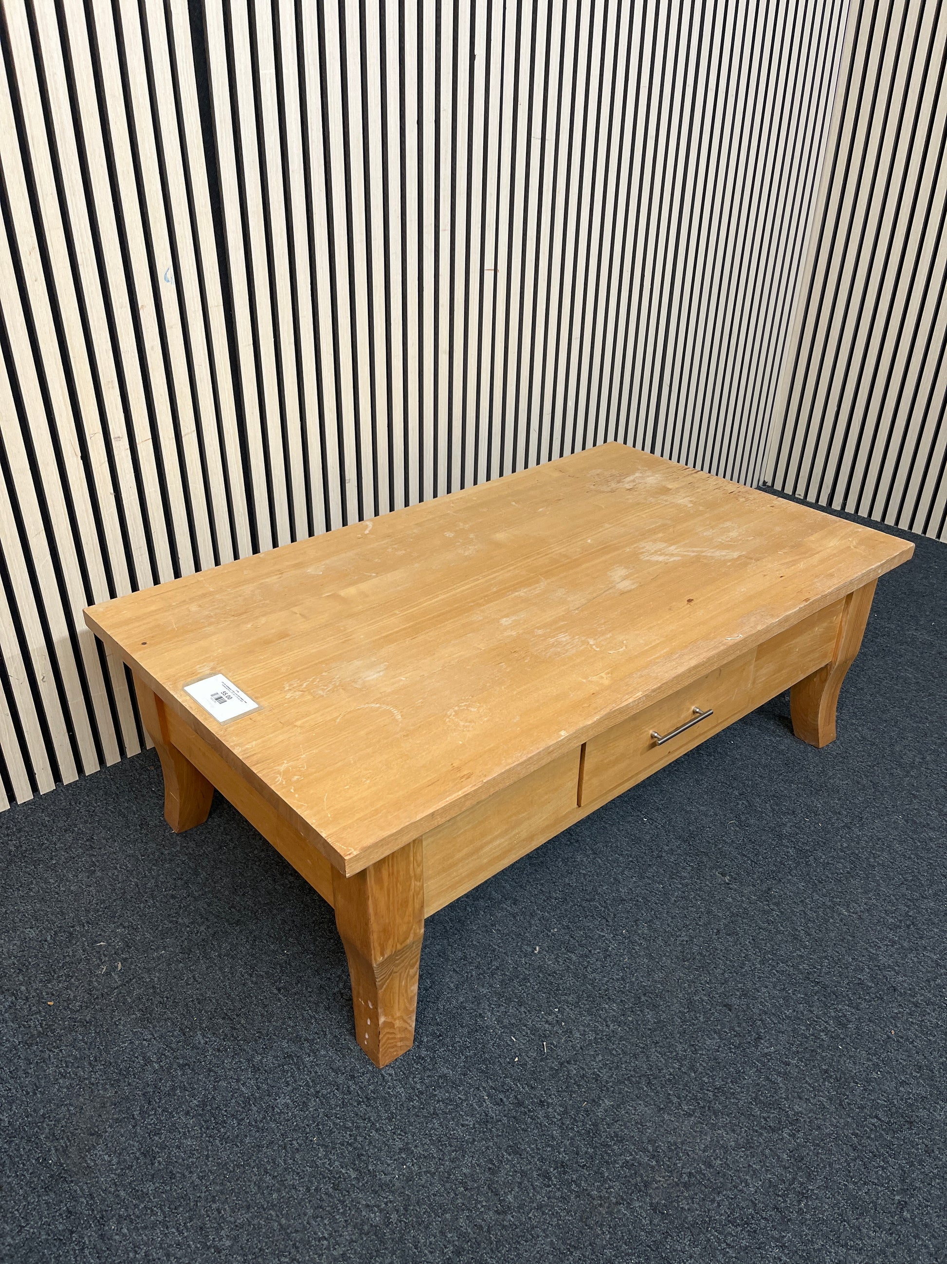 Oak low rectangular coffee table with drawers, heat marked top (H 43 x W 120 x D 70 cm) 2425