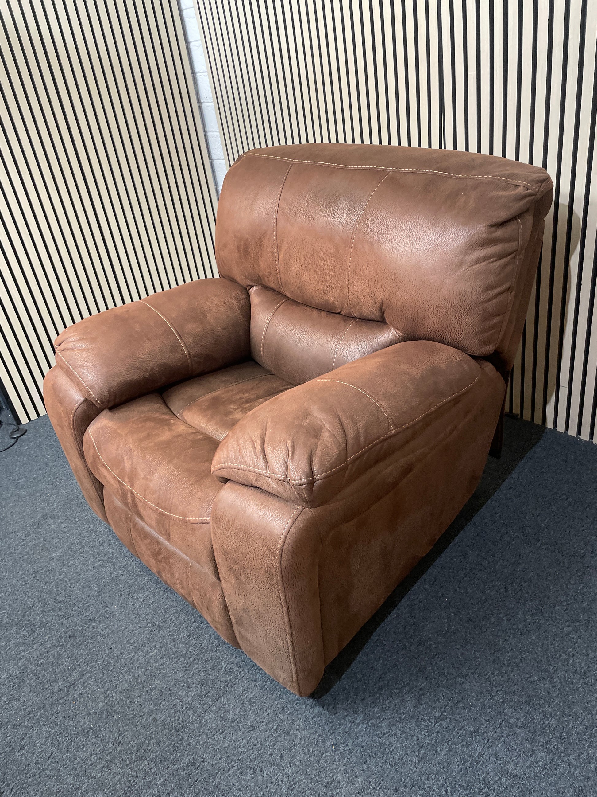 Brown Suede Single Large Recliner Armchair Great Condition 1126