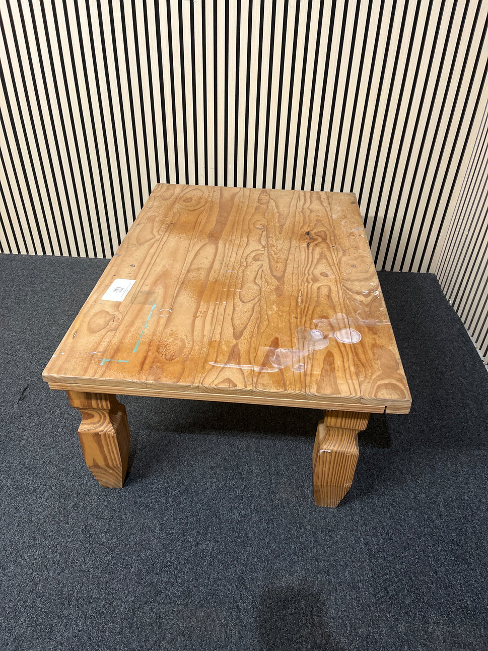 Solid pine low rectangular coffee table (H 46 x W 107 x D 73 cm) 3325