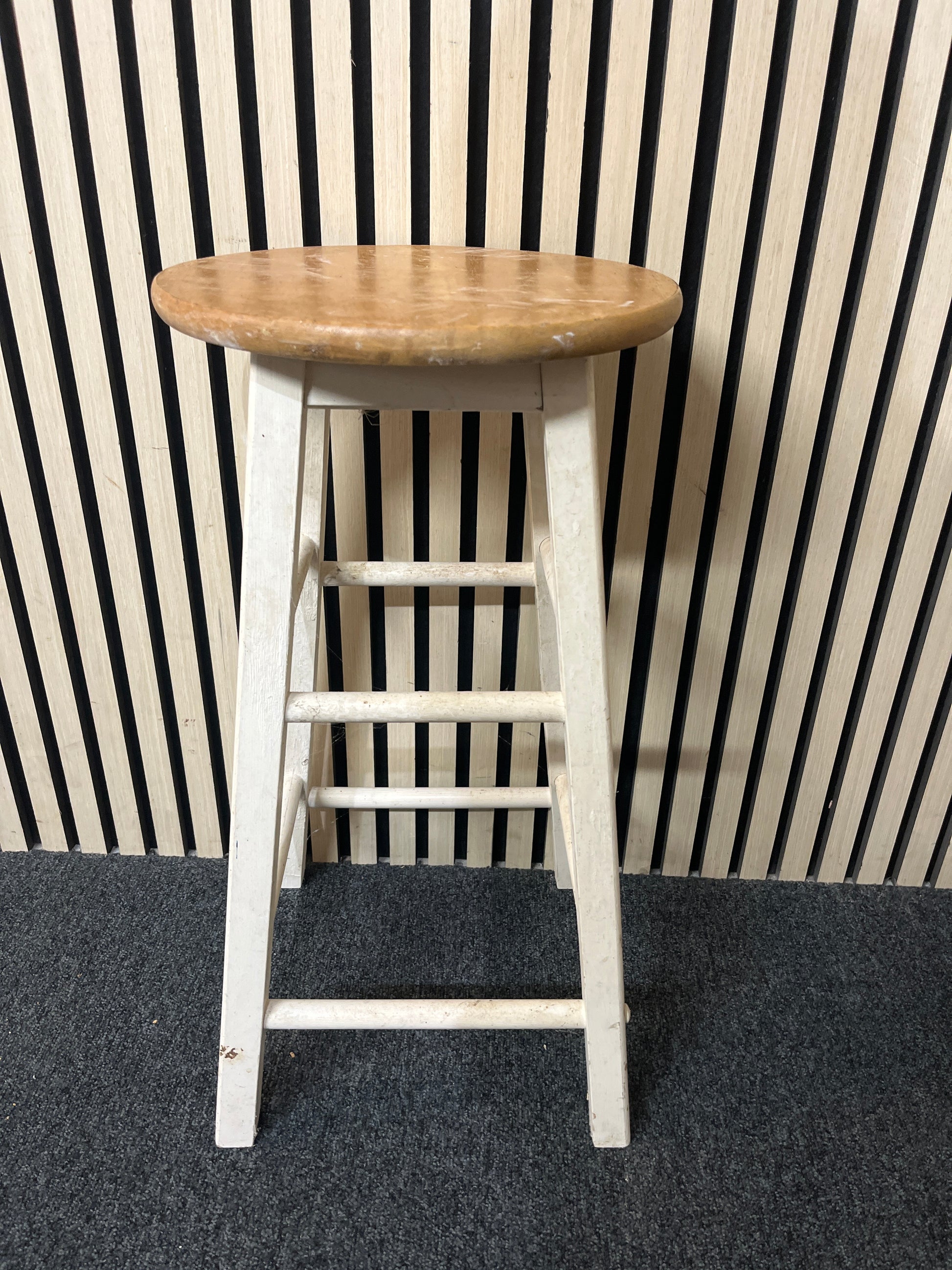 White footstool with pine top 1126