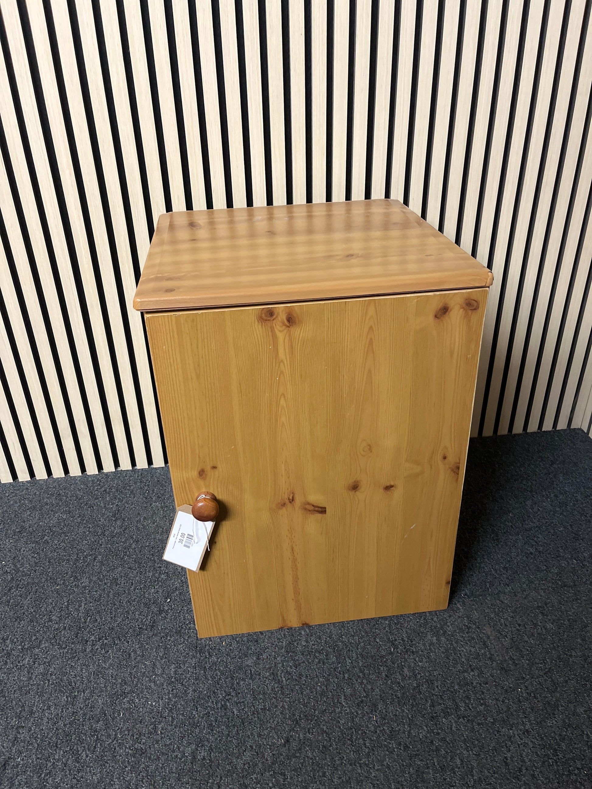 Pine laminate 1 door bedside locker 2325